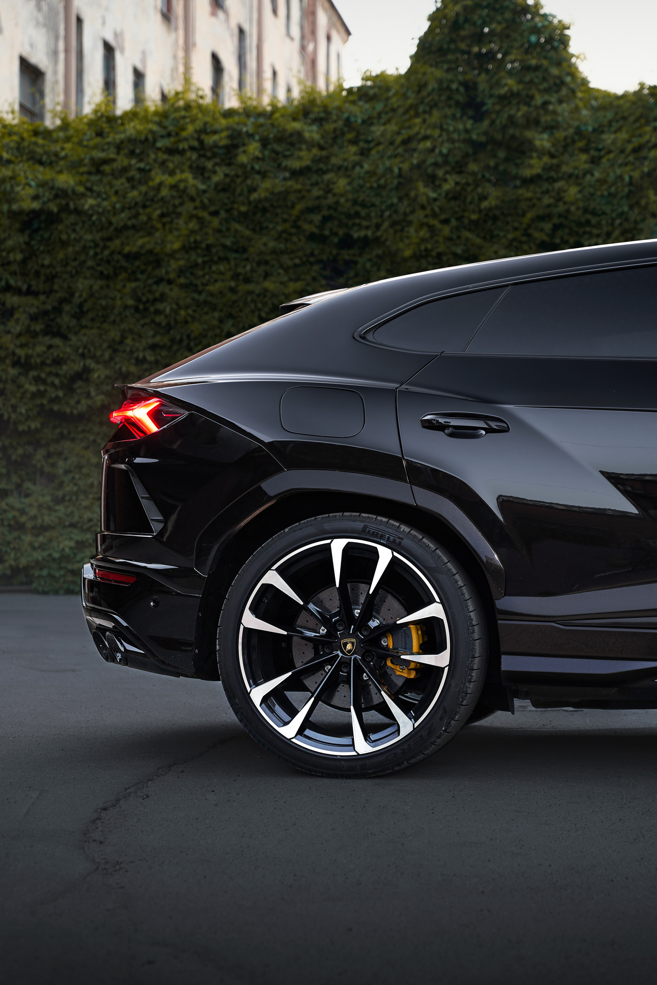 заднее крыло ламборгини урус 