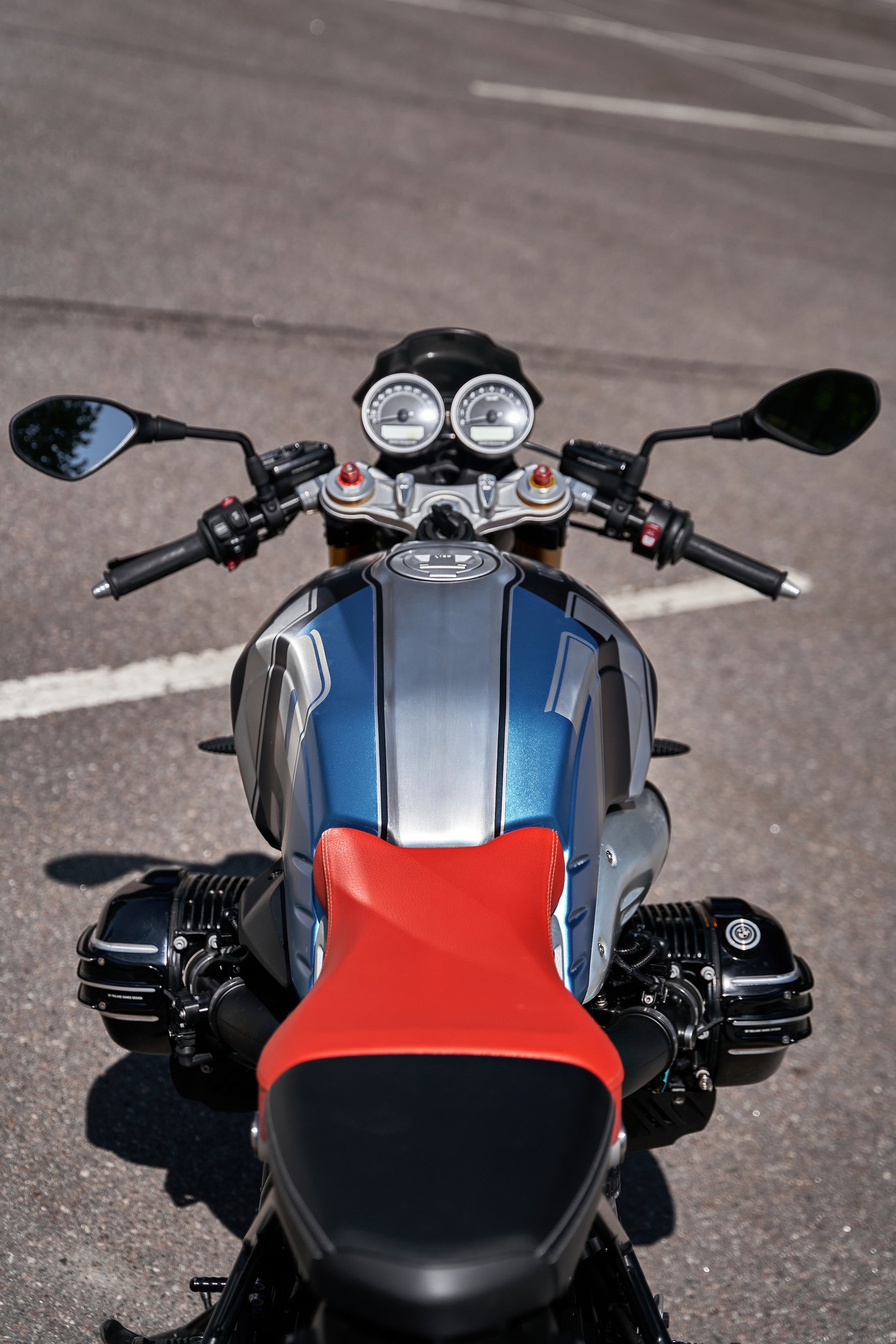 вид сзади на мотоцикл BMW option 719