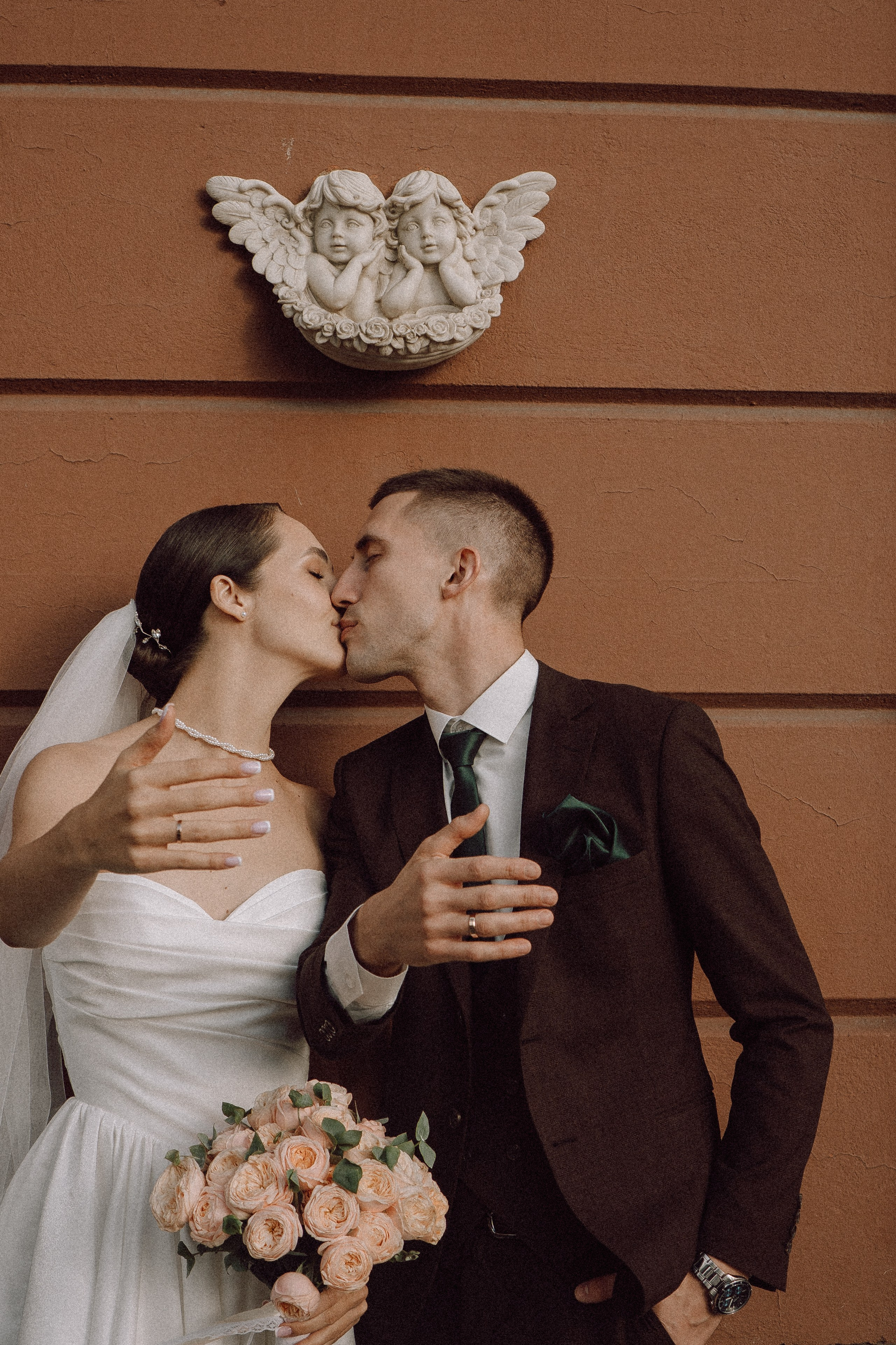 СВАДЕБНАЯ ПРОГУЛКА В САНТК-ПЕТЕРБУРГЕ (ИСАКИЕВСКИЙ СОБОР, ЗИМНЯЯ КАНАВКА, ЭРМИТАЖ И БОЛЬШАЯ МОРСКАЯ УЛИЦА). Профессиональный фотограф, Санкт-Петербург — Виктория Богомолова