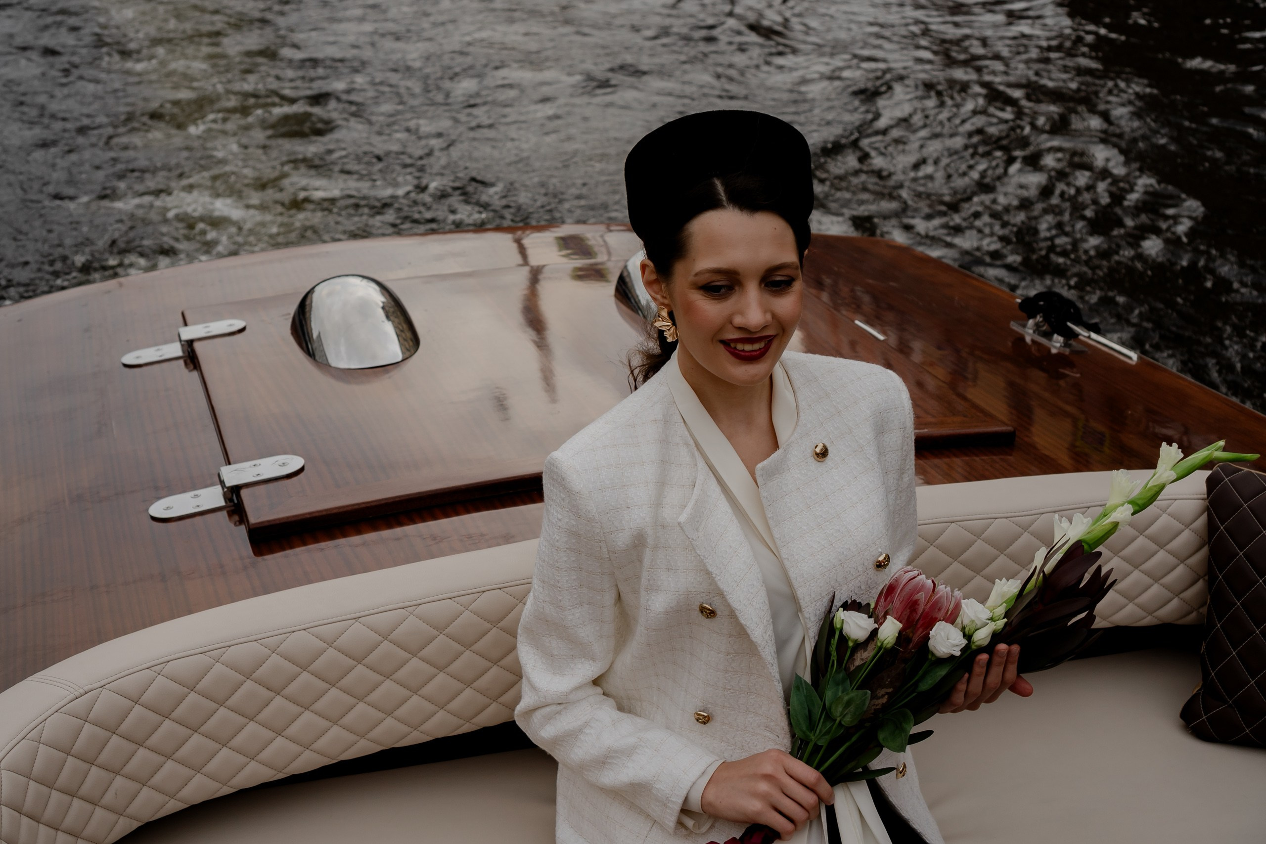 СВАДЕНБНАЯ СЬЕМКА НА КАТЕРЕ ПО КАНАЛАМ САНКТ-ПЕТЕРБУРГА И В АКВАТОРИИ НЕВЫ. Профессиональный фотограф, Санкт-Петербург — Виктория Богомолова