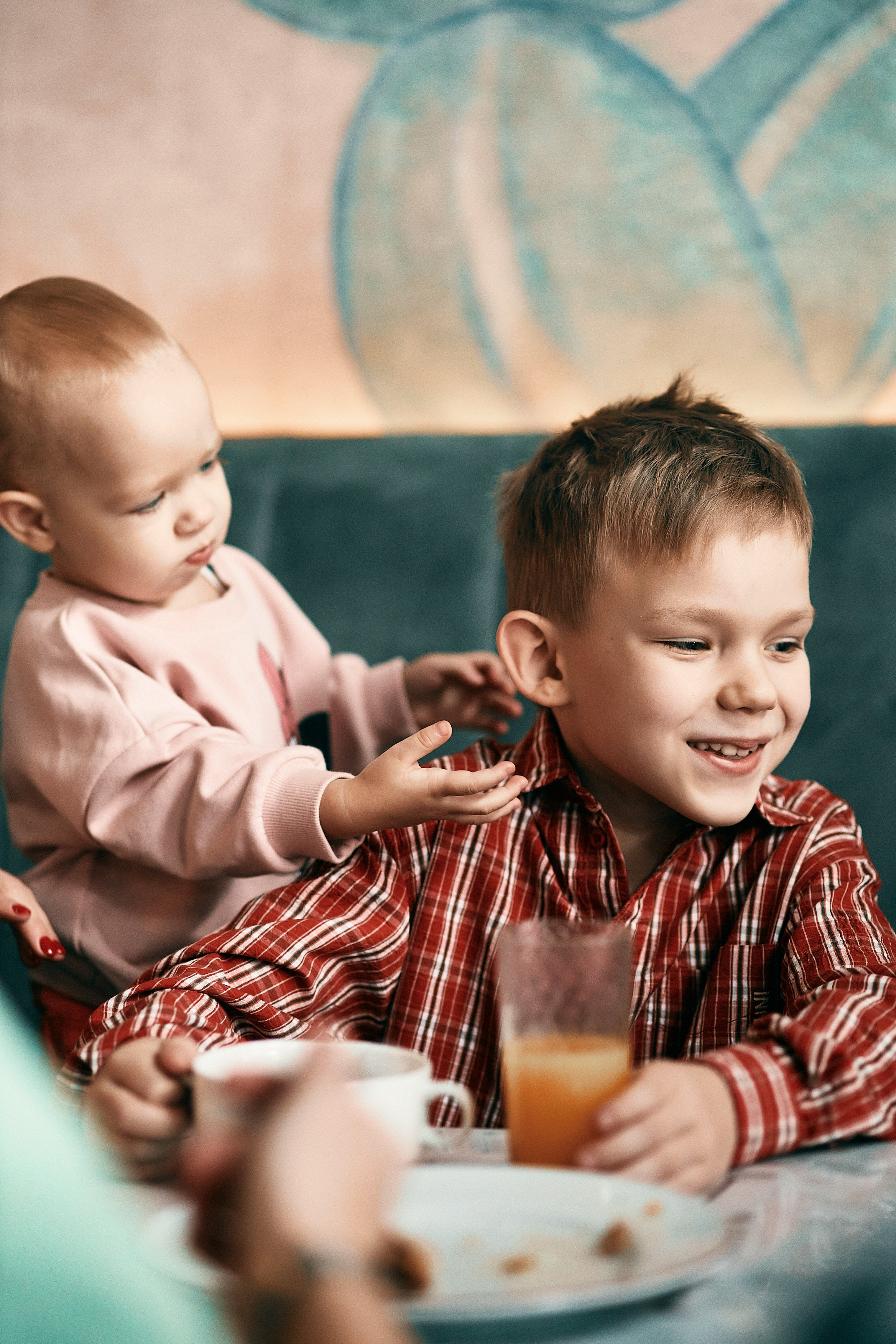 Семейный завтрак. Семейный и репортажной фотограф в Красноярске и Москве Виктор Бабинцев