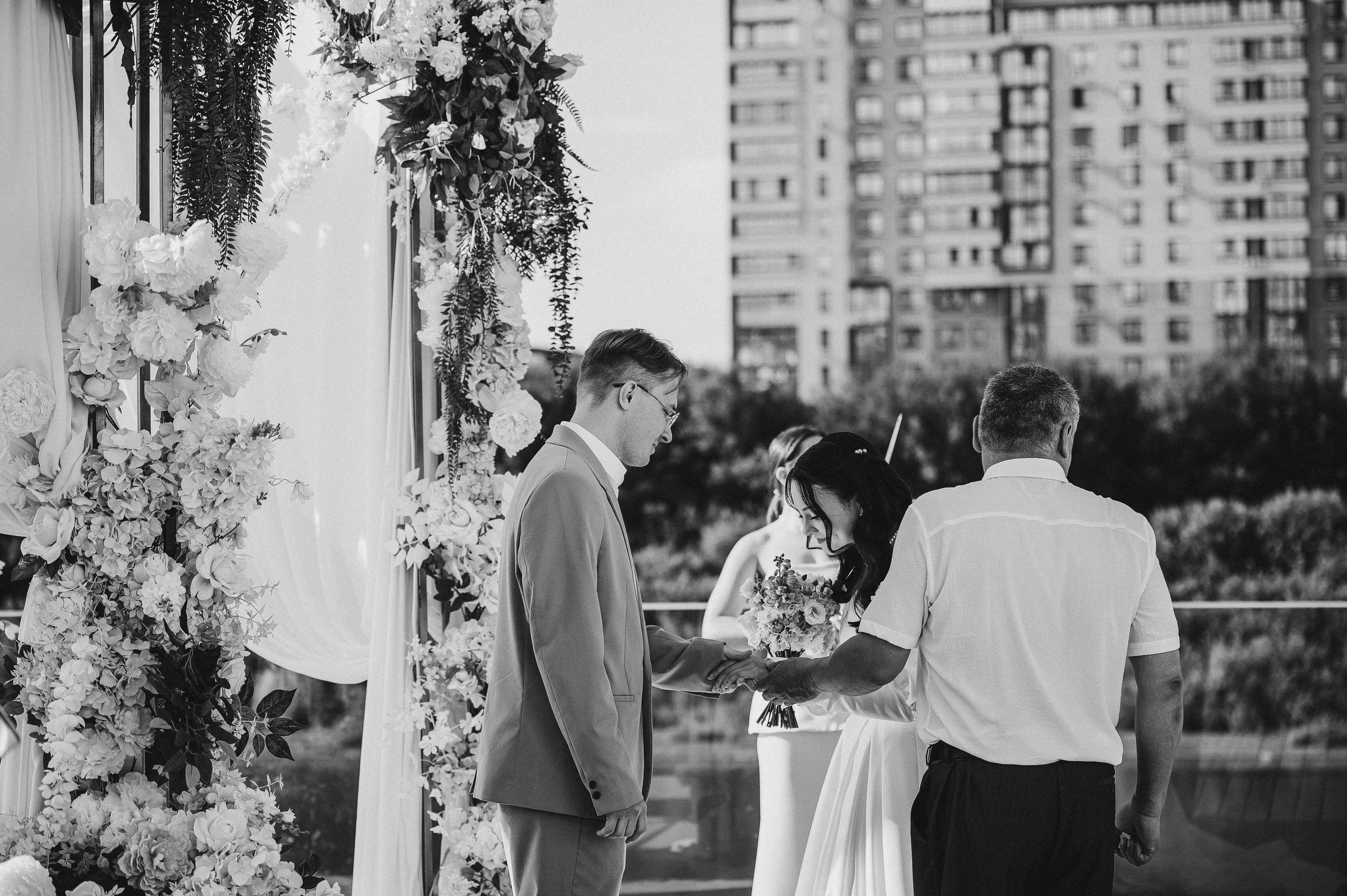 Одним солнечным днем на берегу реки. Евгений Нисковских — свадебный и репортажный фотограф в Тюмени