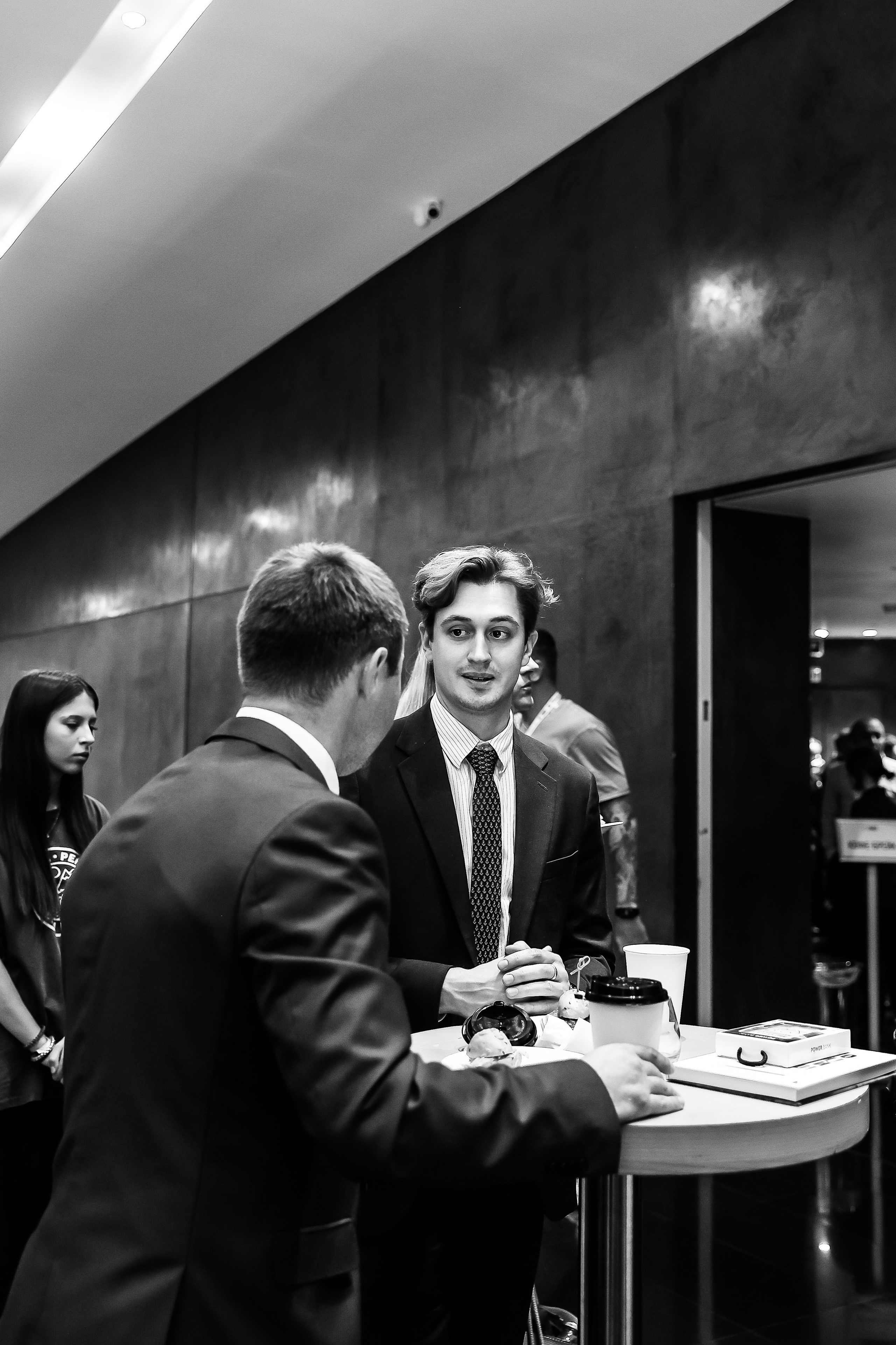 Оскар Хартманн. Business standup тур. Александра, репортажный и событийный фотограф