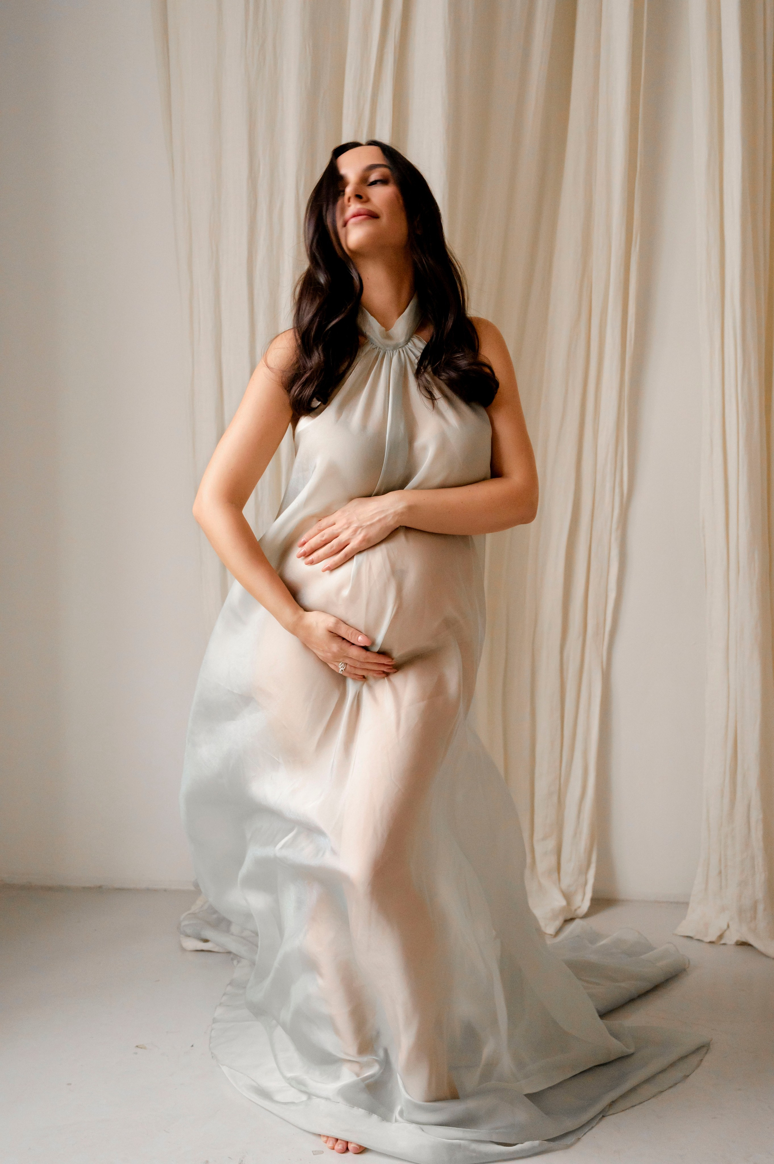 Яна. Профессиональный фотограф беременности в СПБ. Стильные фотосессии беременности в стиле минимализм и классическая фотография