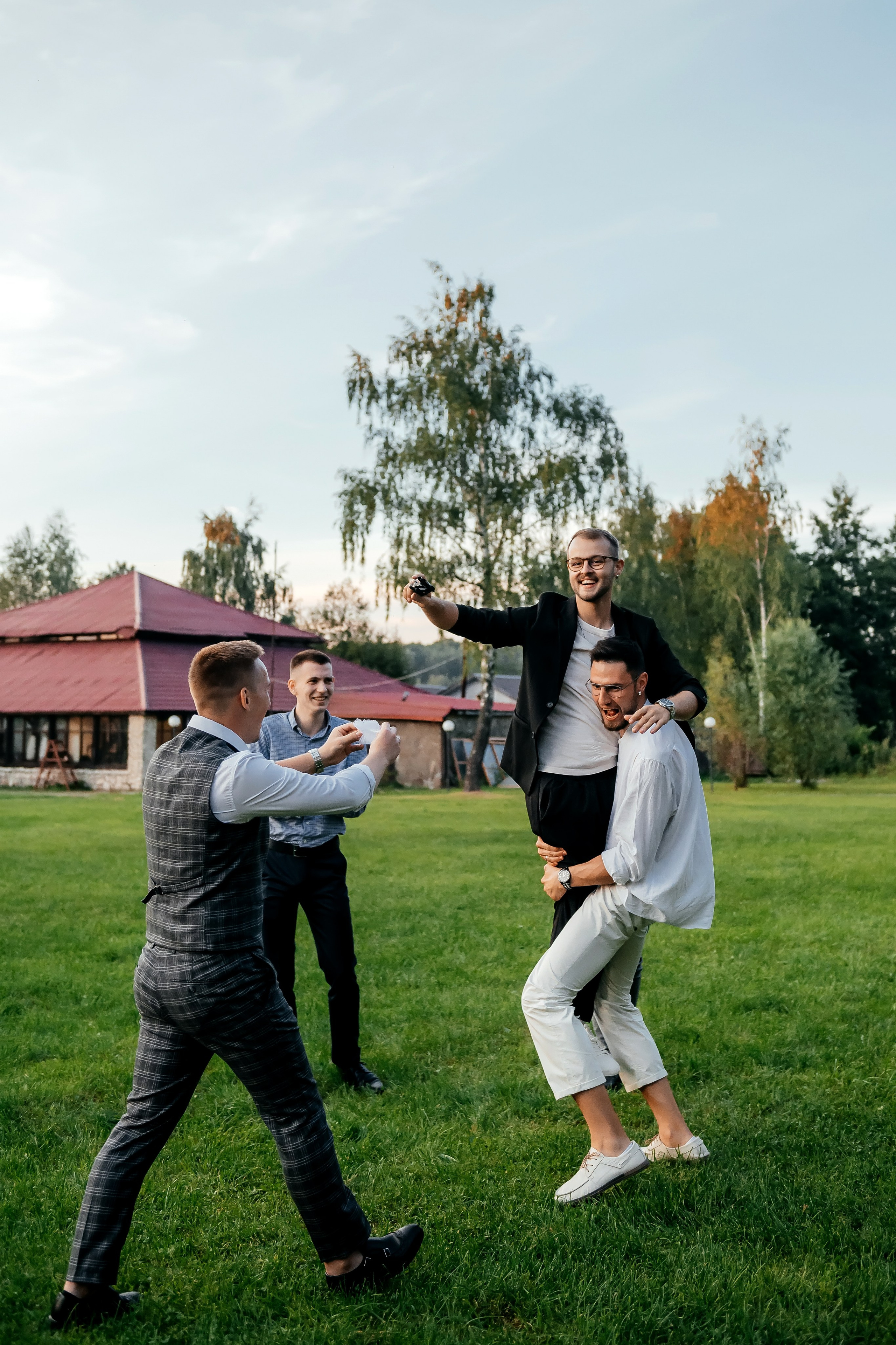 Медвежьи озера и любовь. Свадебная фотоистория. Свадебный и семейный фотограф Виктория Носачёва. Щелково, Москва и МО