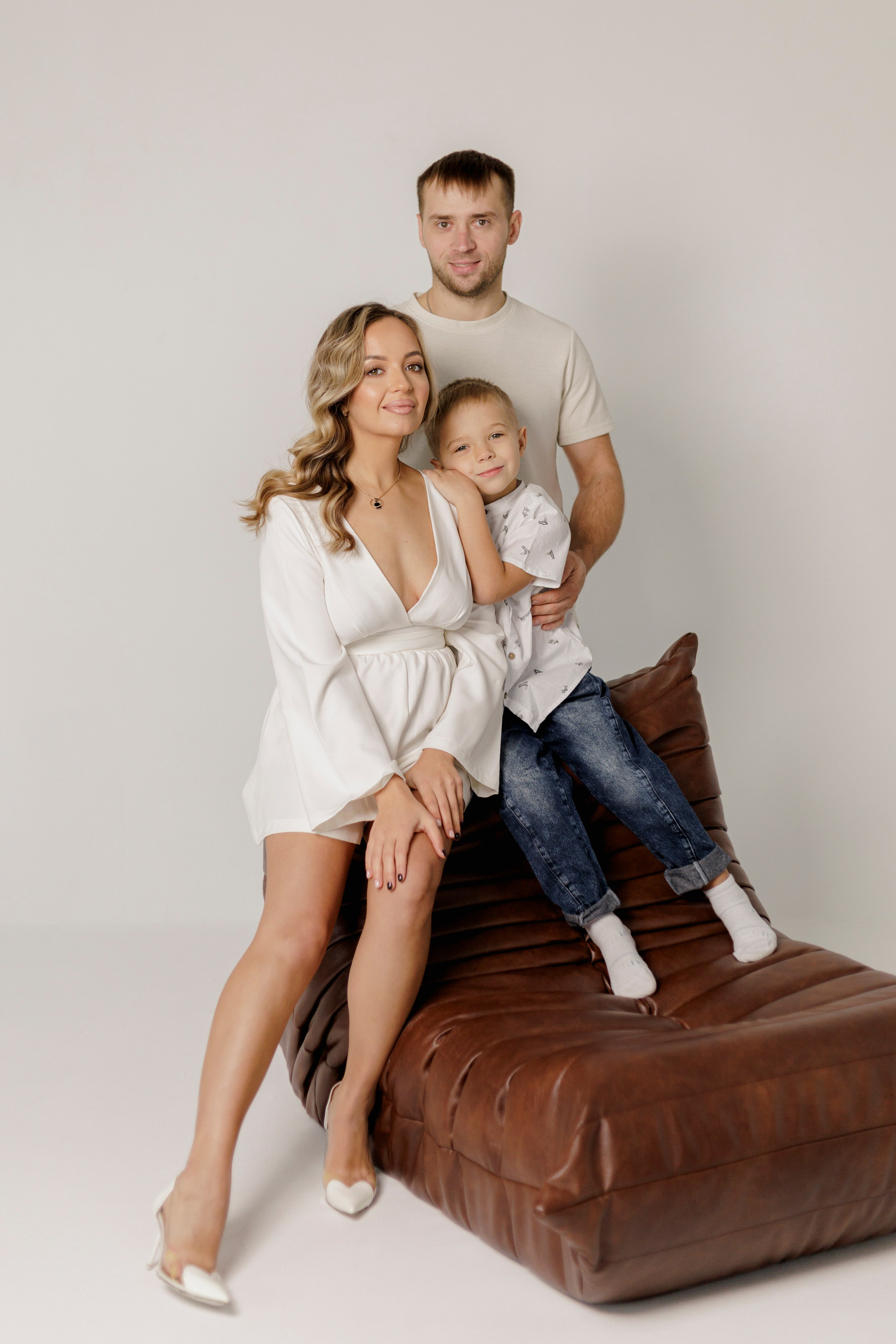 Семейная фотосессия в студии. Семейный и детский фотограф в Рязани Васюгова Мария