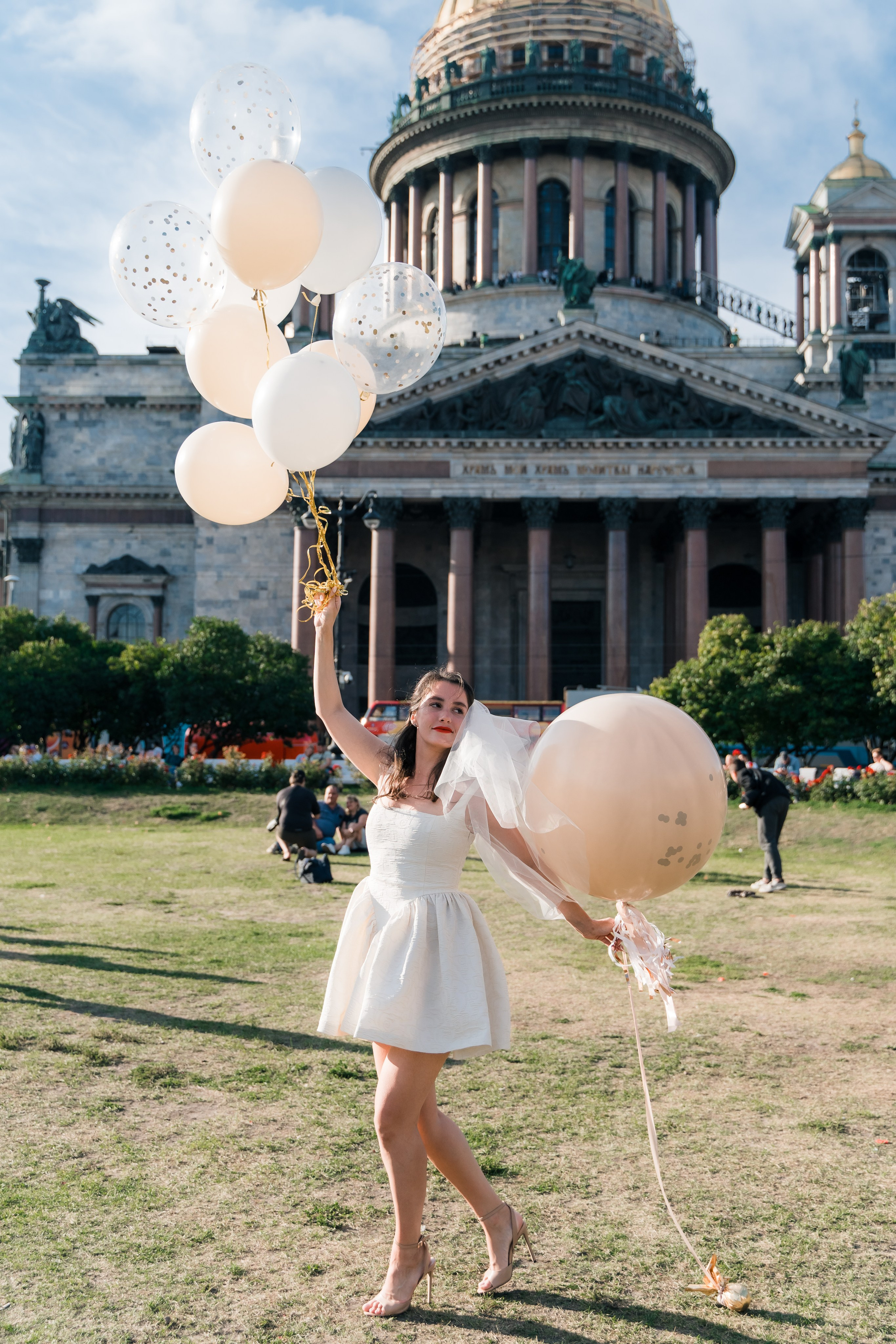 Фотосъемка девичника, встреча девушек, веселые женские портреты