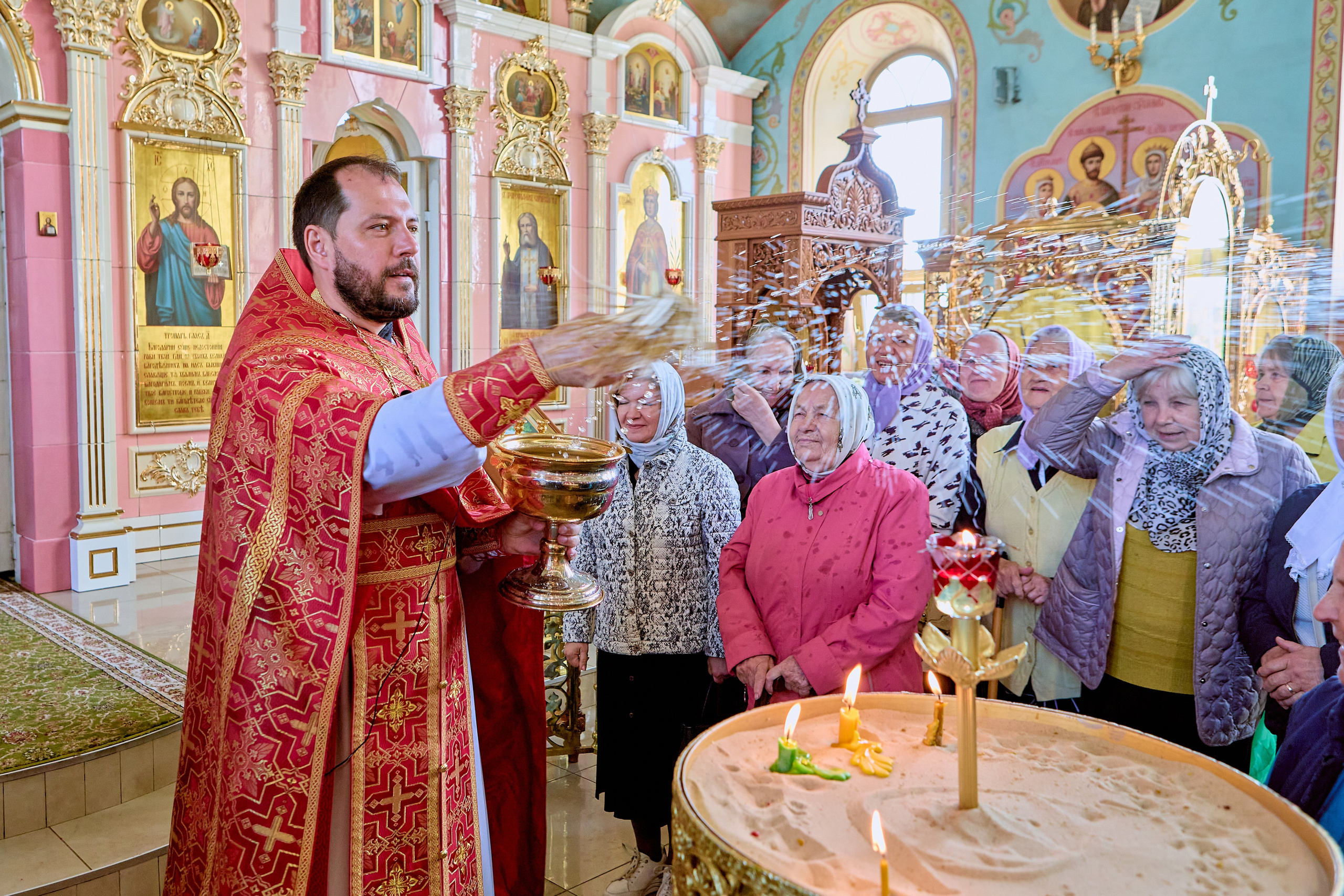 Фотографии Литургии в Праздник Святых Жен Мироносиц