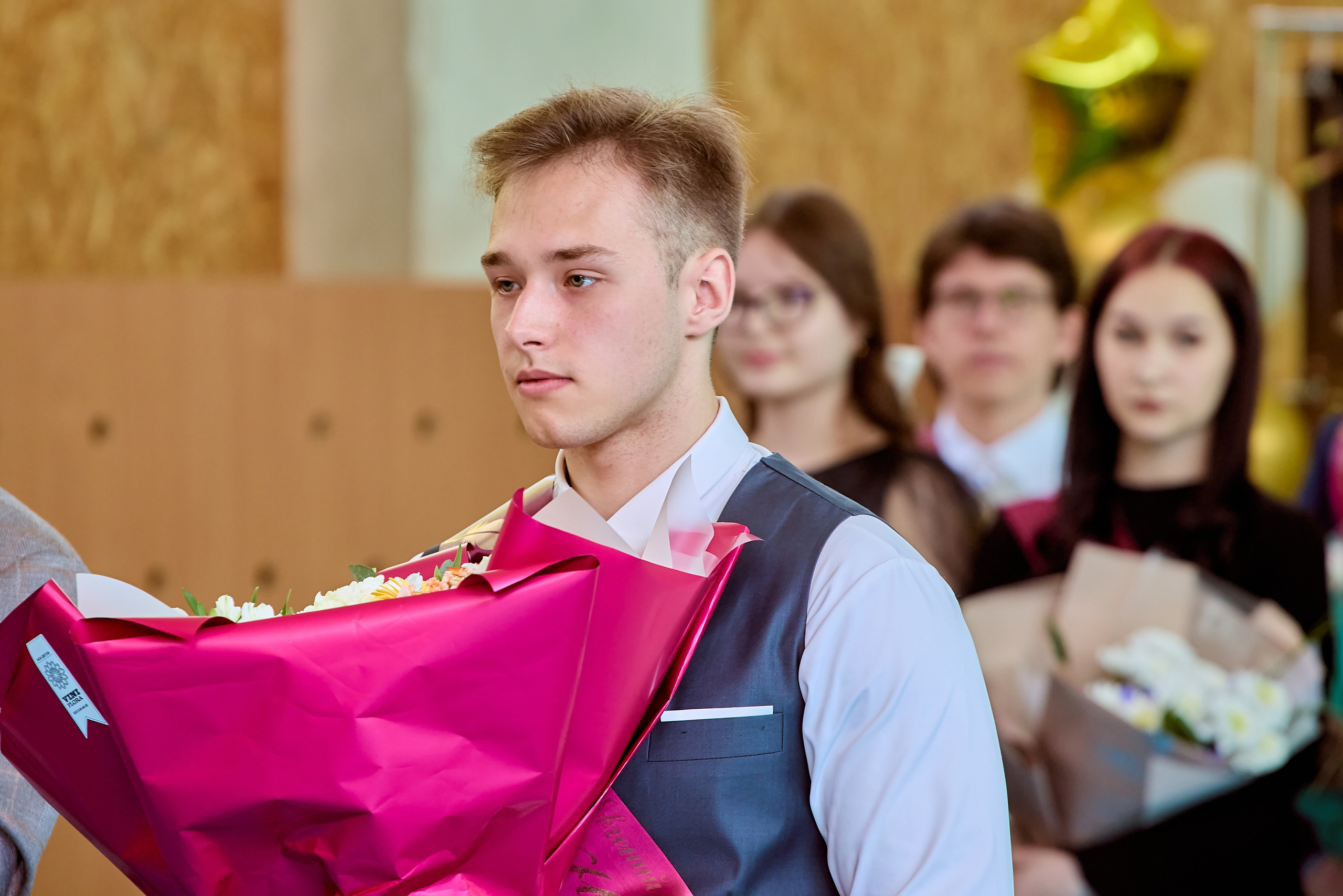 Трепет и волнение в день Последнего звонка — живое свидетельство веры, фото Николая Голованова, г. Дзержинск.