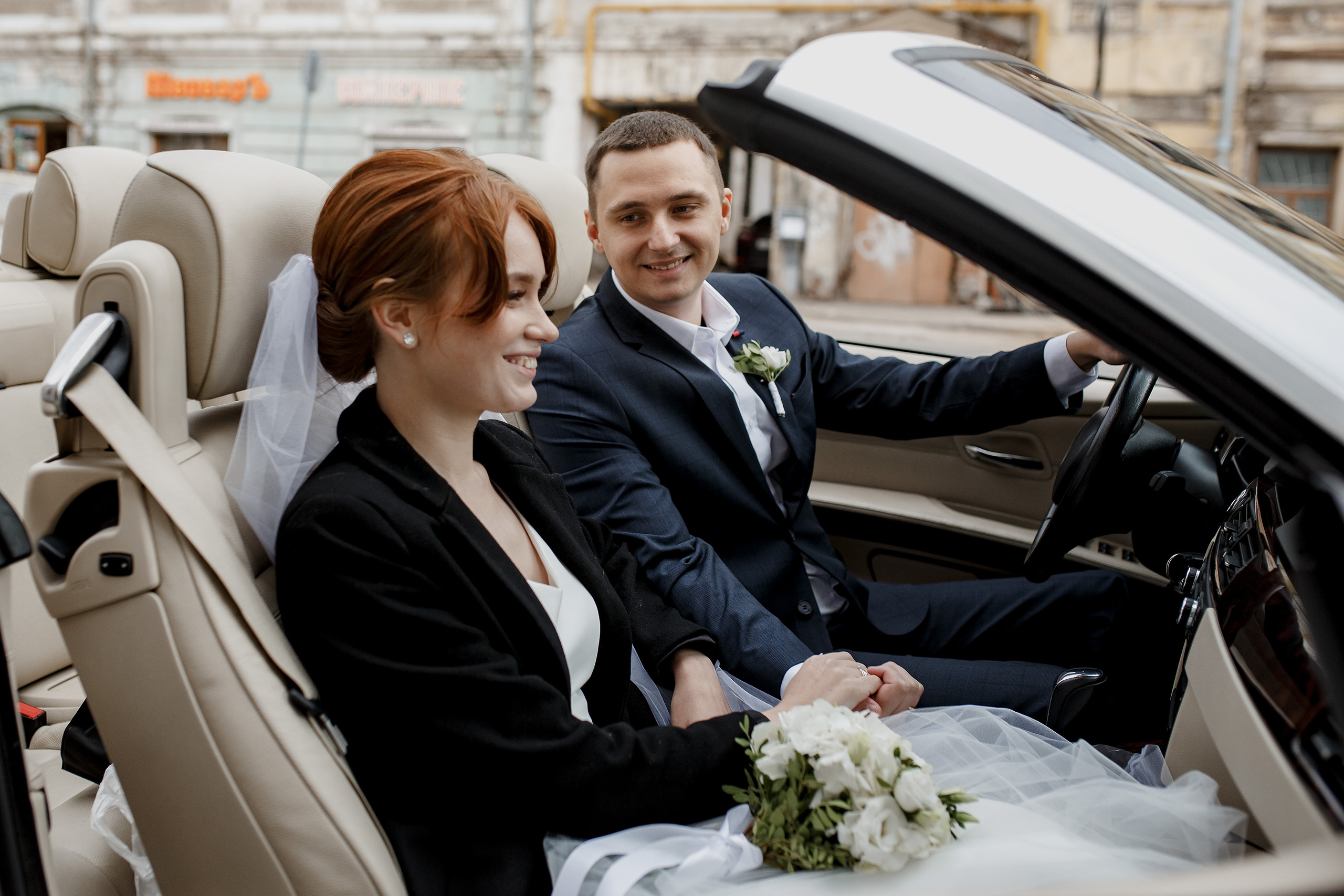 Свадьба, город, кабриолет. Свадебный фотограф в Самаре Катерина Мостовая