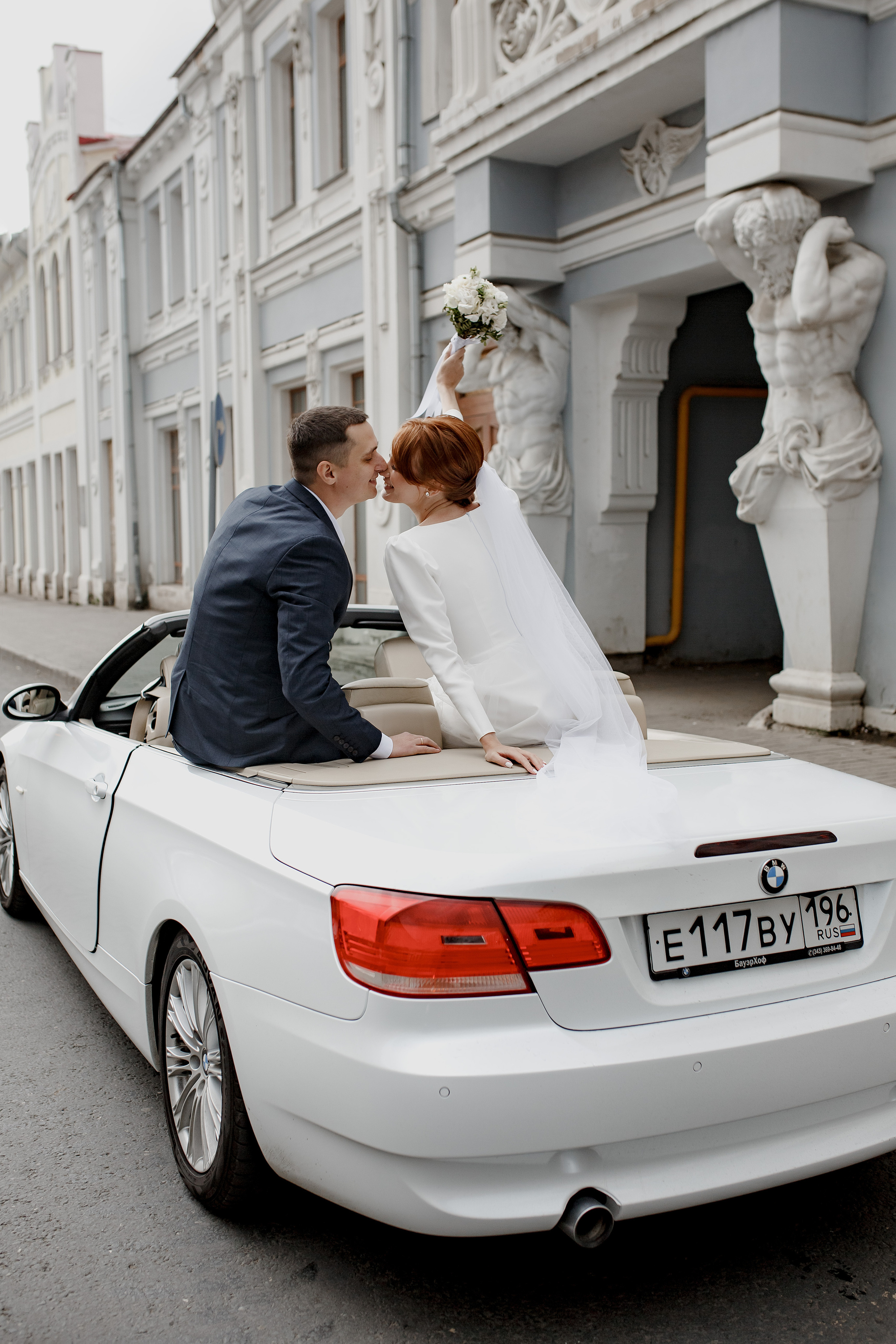 Свадьба, город, кабриолет. Свадебный фотограф в Самаре Катерина Мостовая