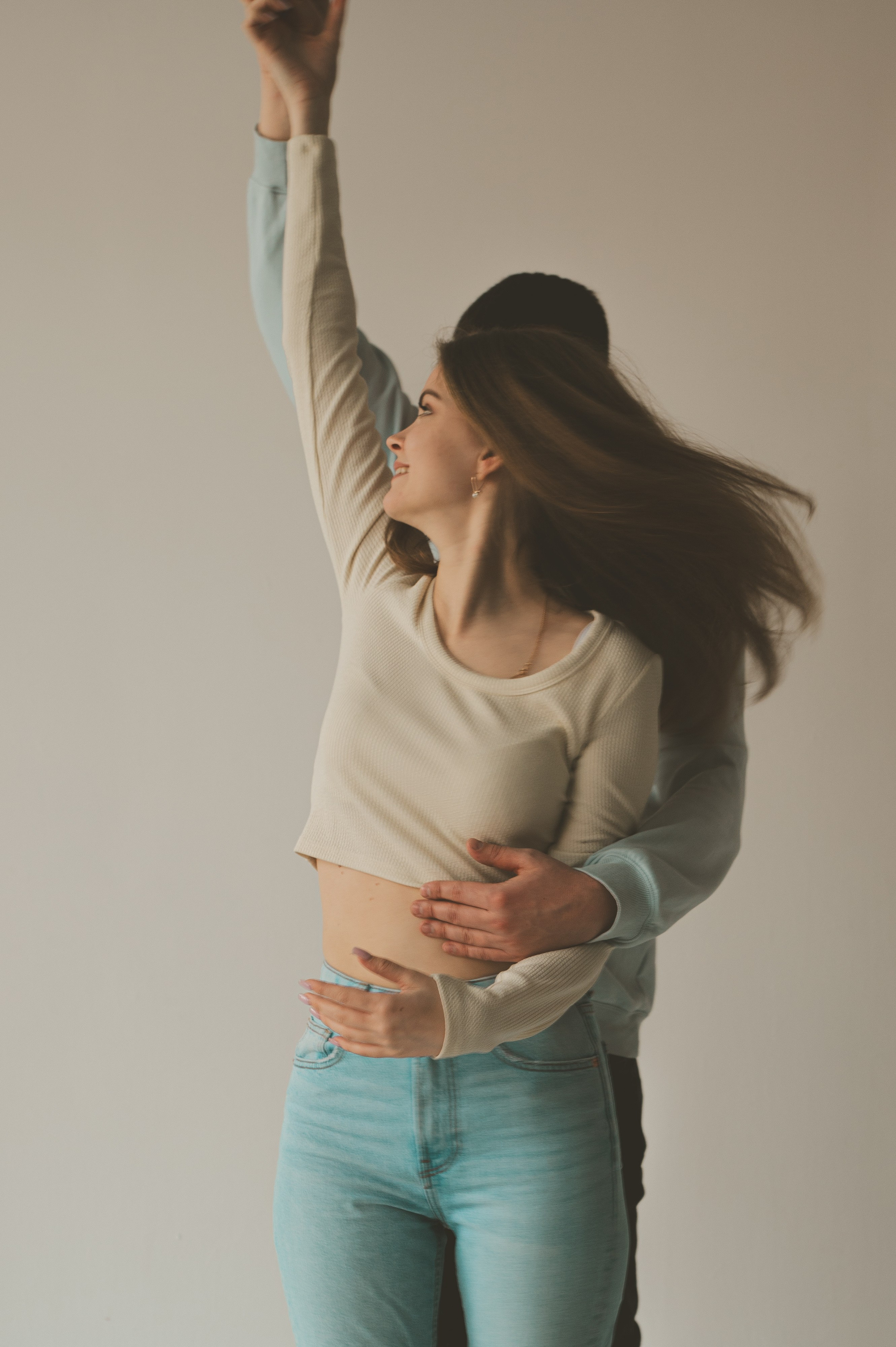 Предсвадебная лавстори в студии в Москве. Свадебный и портретный фотограф в Москве Жердев Даниил