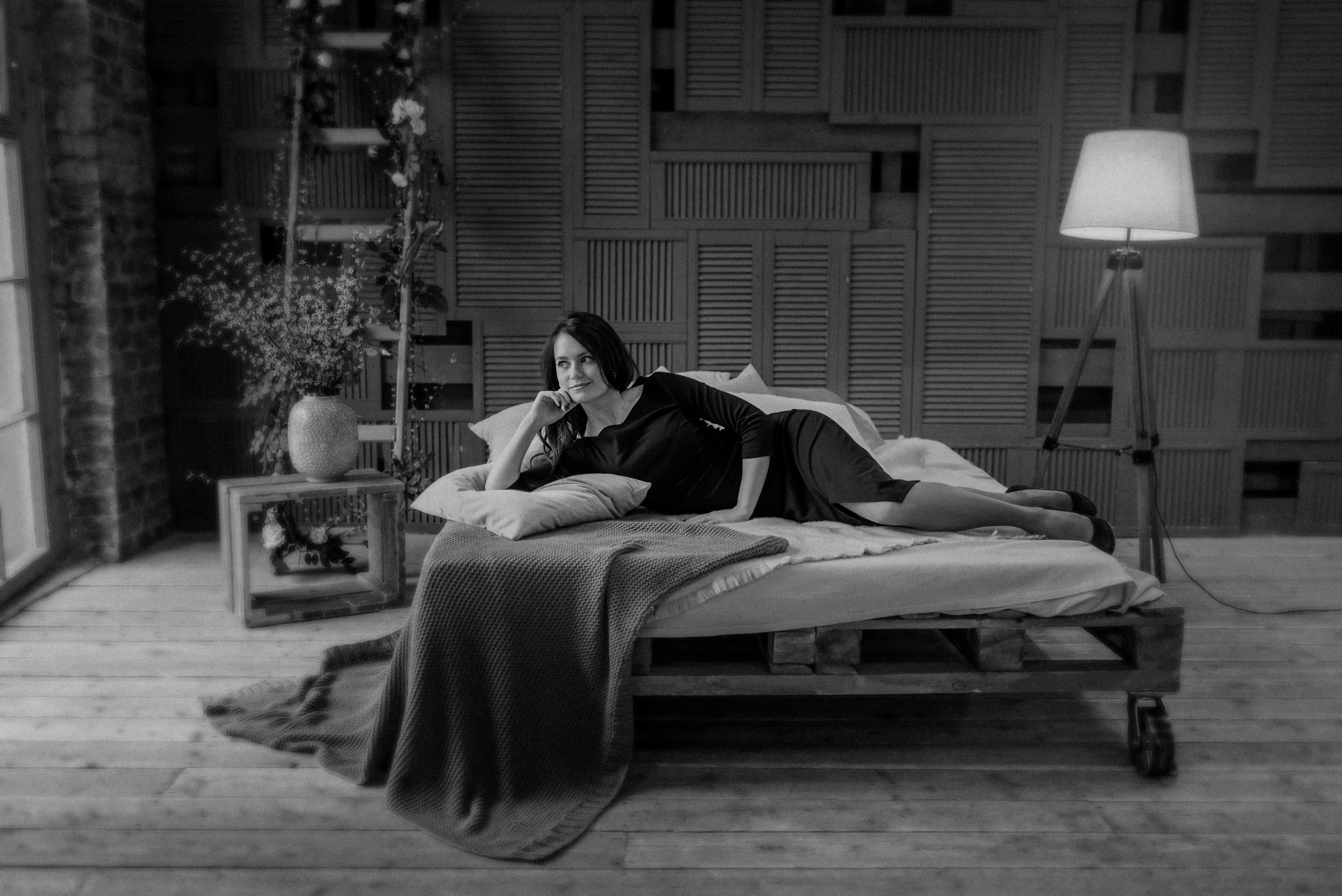 индивидуальная портретная фотосессия в чб для девушки