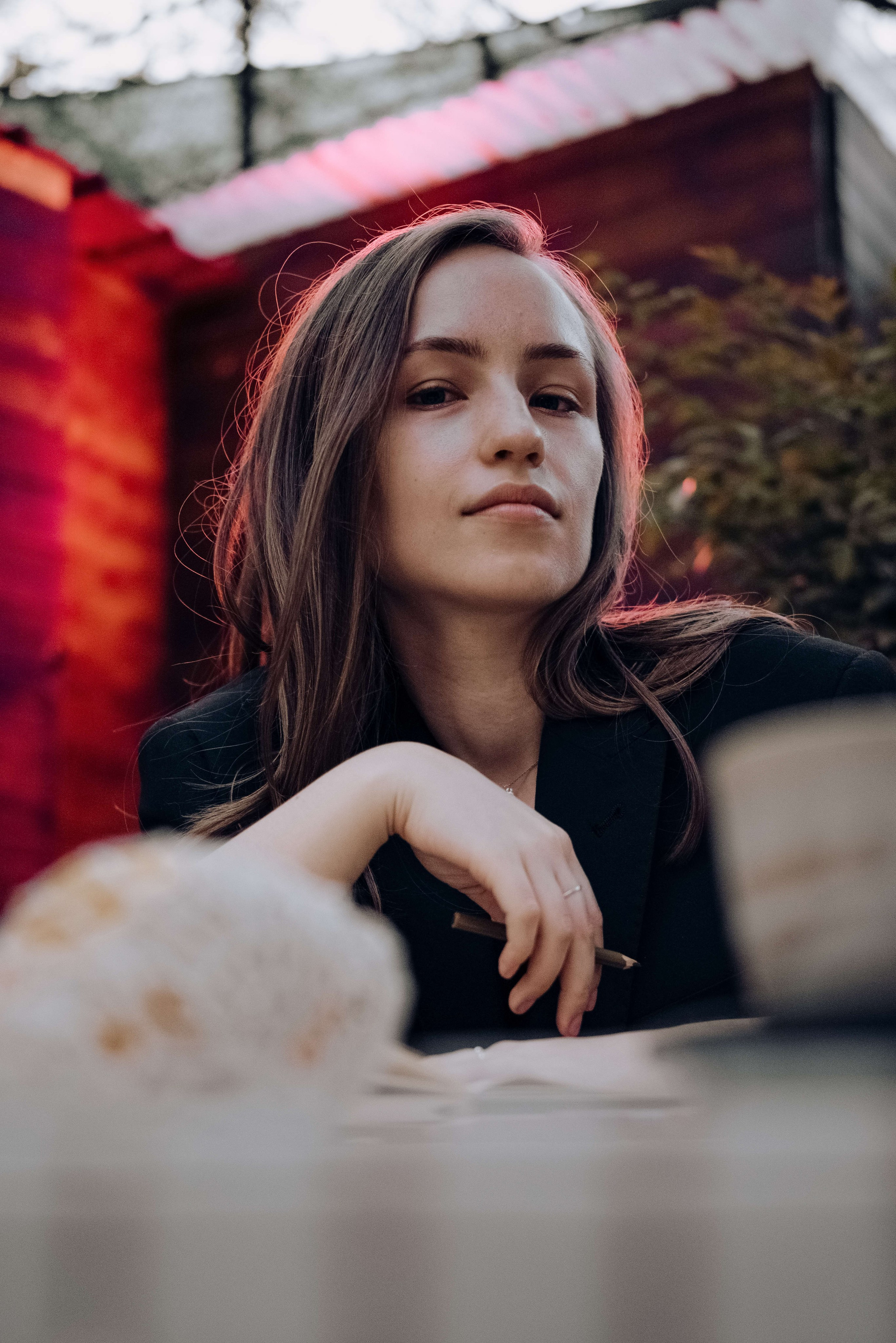 Контентная съемка художницы в городе. Портретный и свадебный фотограф в Тбилиси • xeniqo