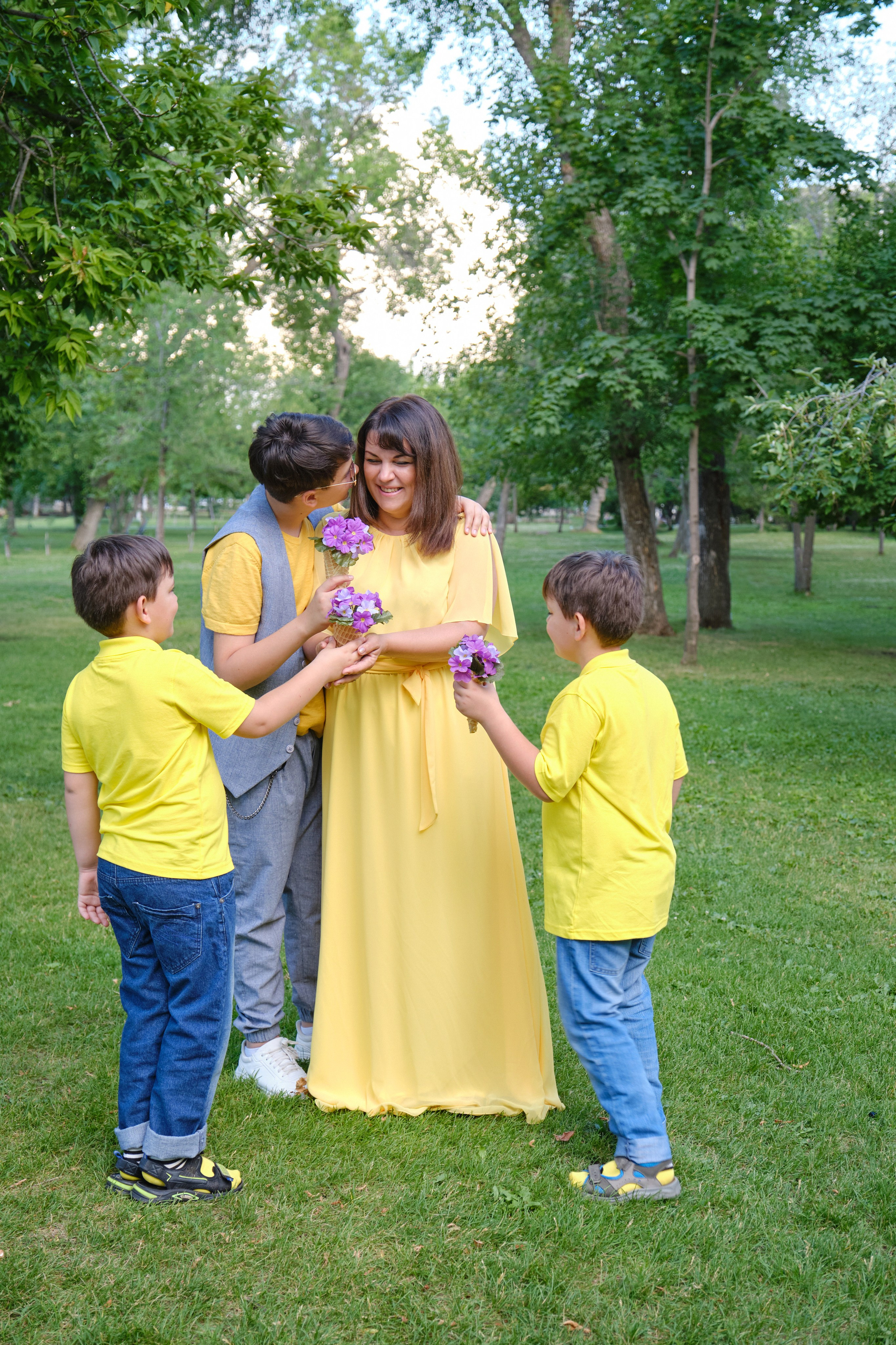 Летняя фотосессия на природе, в лесу, на улице. Семейная с детьми
