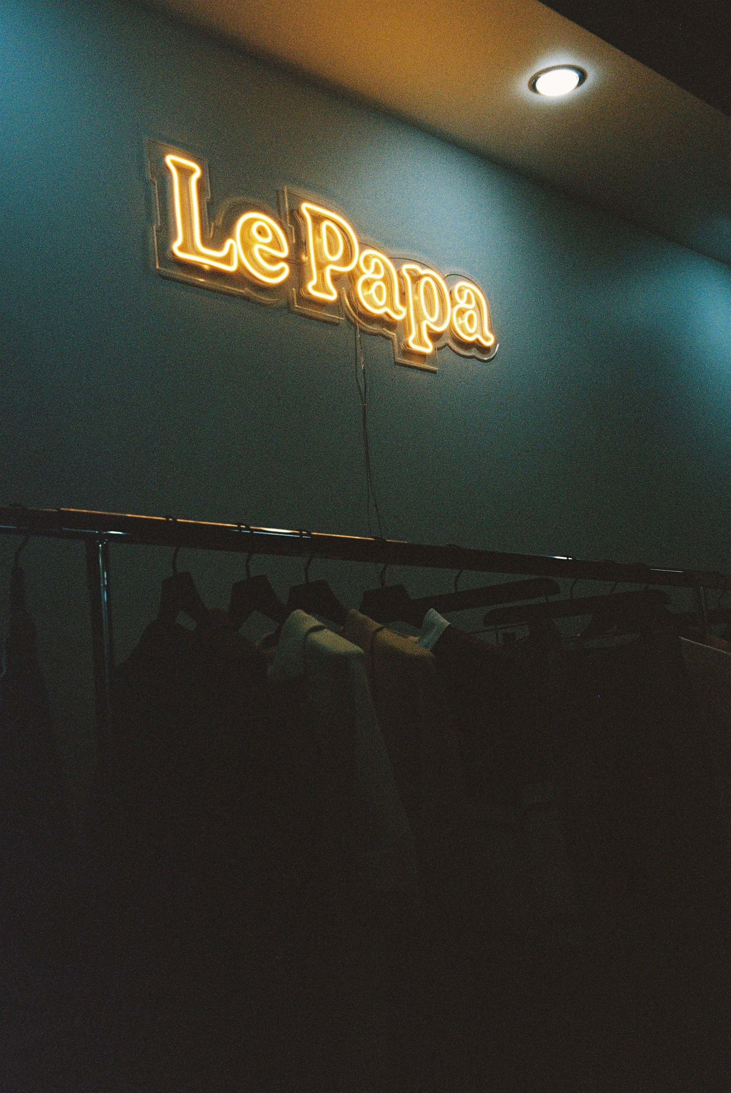 Le Papa. Главная