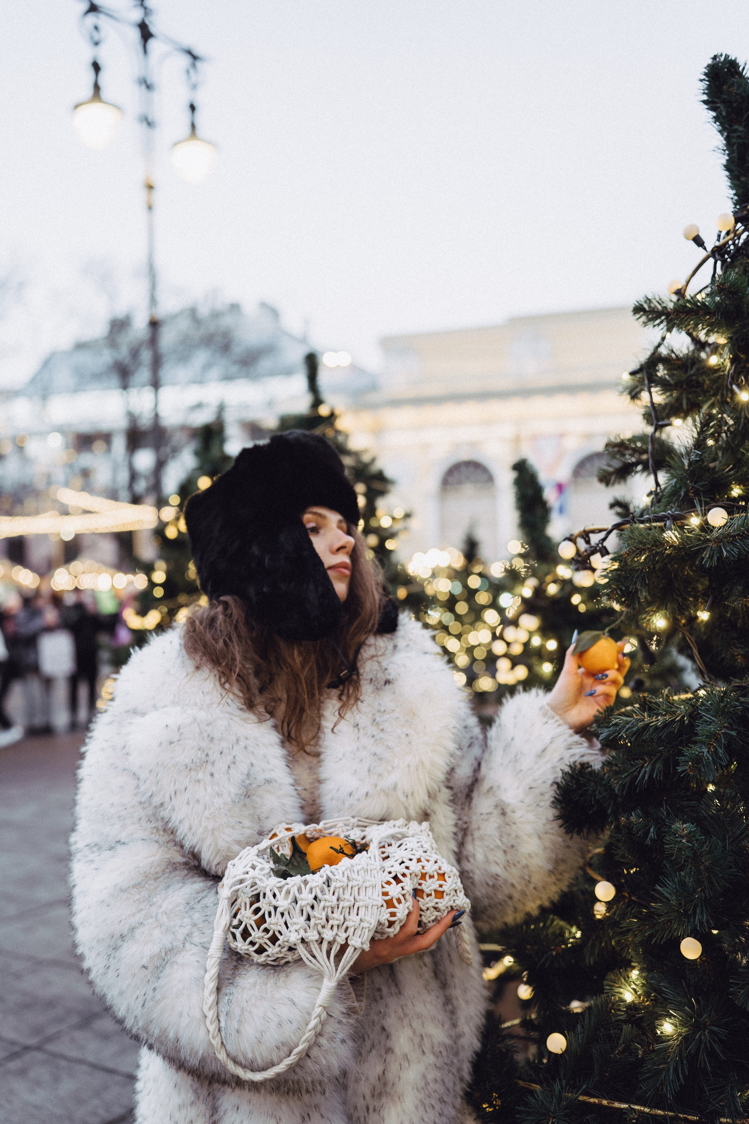 ПРОГУЛКА НА МАНЕЖНОЙ ПЛОЩАДИ ДЛЯ ДЕВУШКИ ПЕРЕД НОВЫМ ГОДОМ (НОВОГОДНЯЯ ФОТОСЕССИИЯ НА МАНЕЖНОЙ ПЛОЩАДИ). Профессиональный фотограф, Санкт-Петербург — Виктория Богомолова