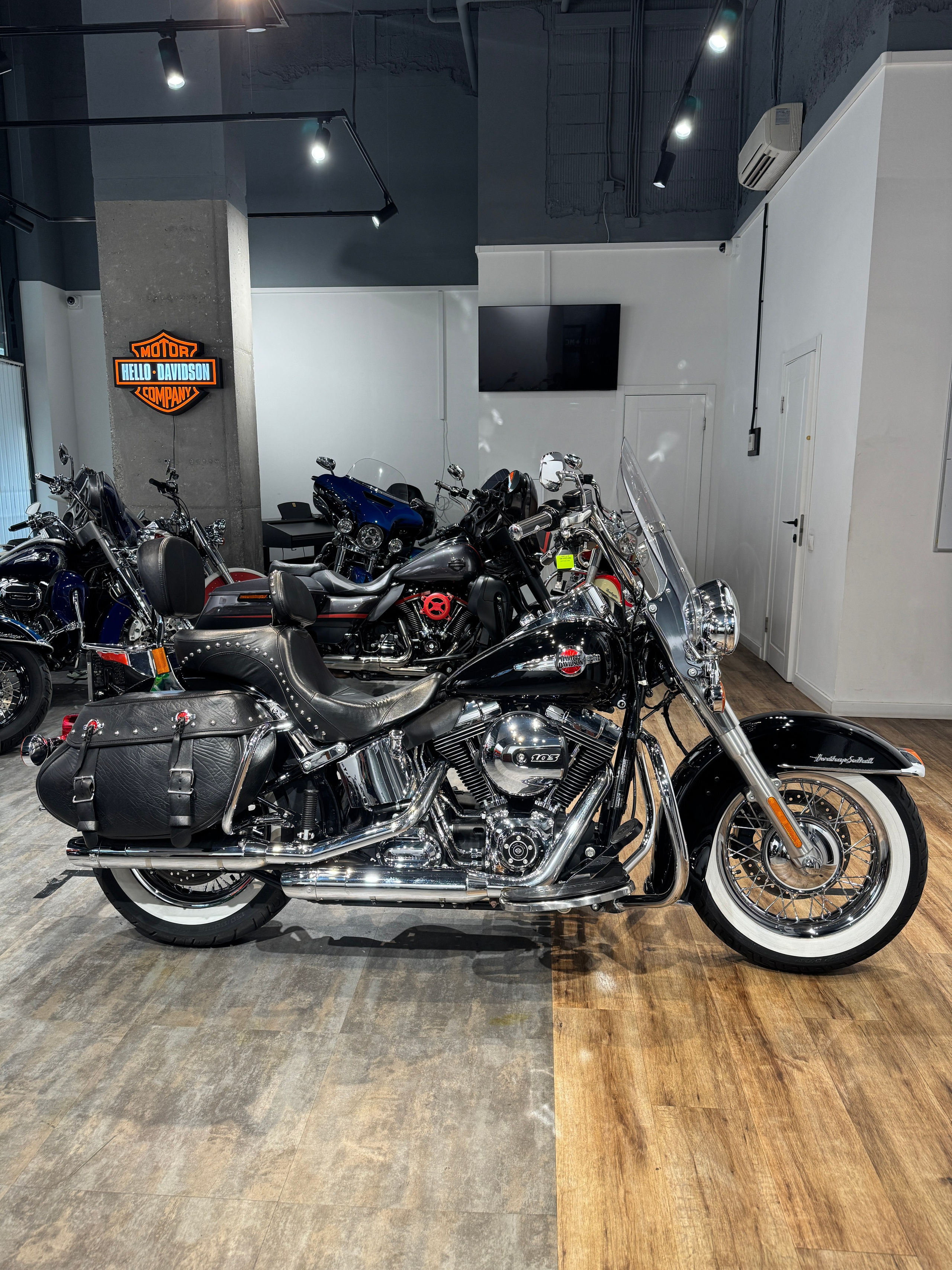Harley Davidson Дилерский 2015 Heritage Black ABS (Softail) — купить мотоцикл. Hello Davidson, Москва. Только хорошие мотоциклы…