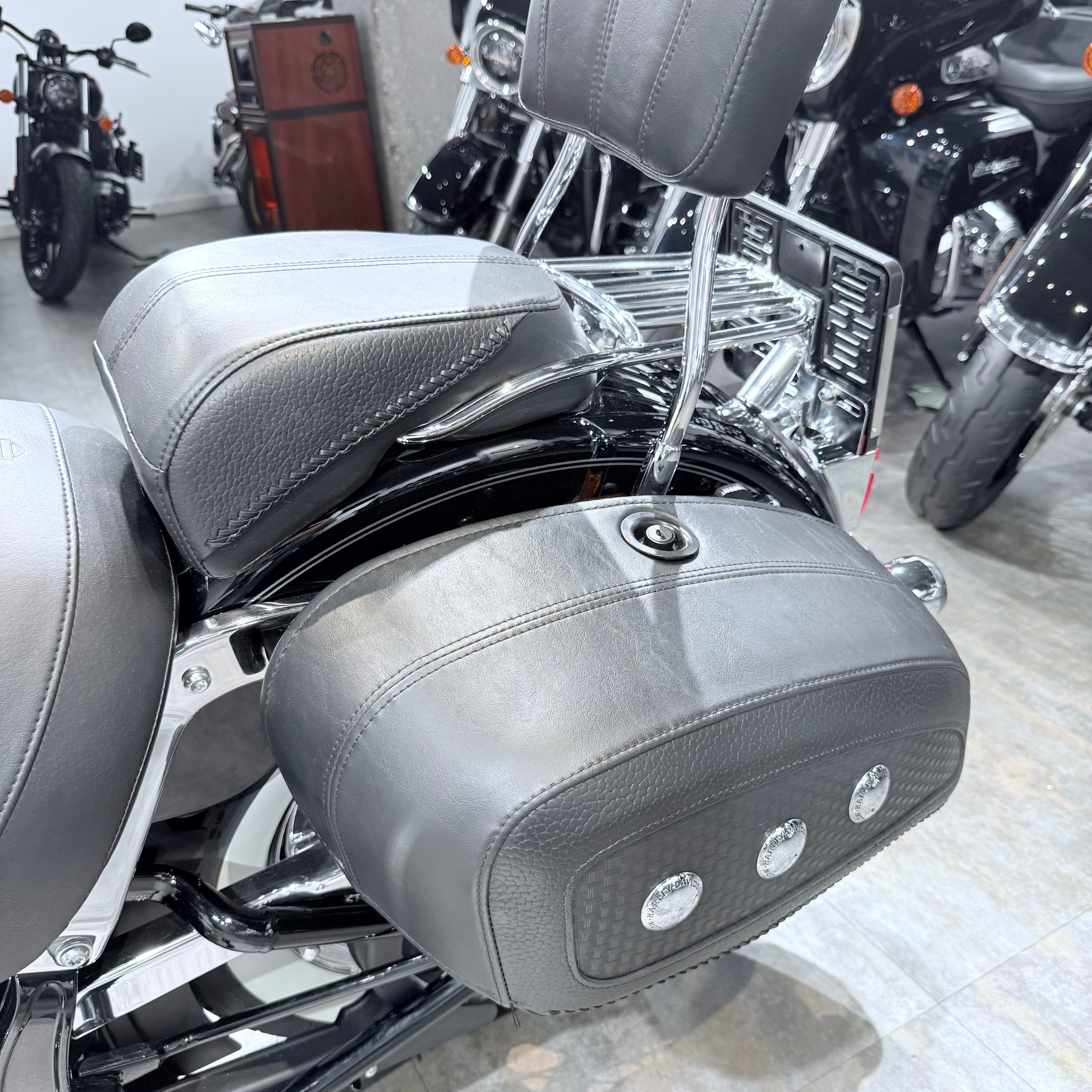 2011 Softail Deluхе АВS Vivd Black. Hello Davidson, Москва. Только хорошие мотоциклы…