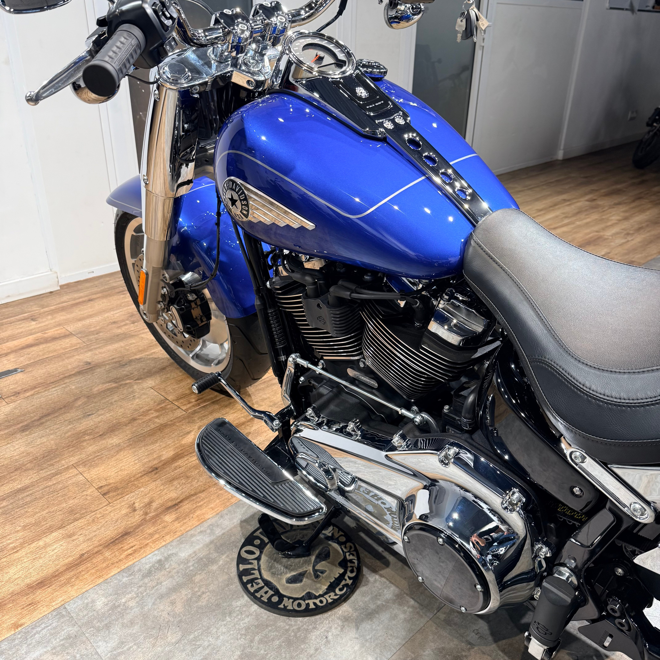 NEW 2026 Fat Boy 117 Вluе Вurst. Hello Davidson, Москва. Только хорошие мотоциклы…