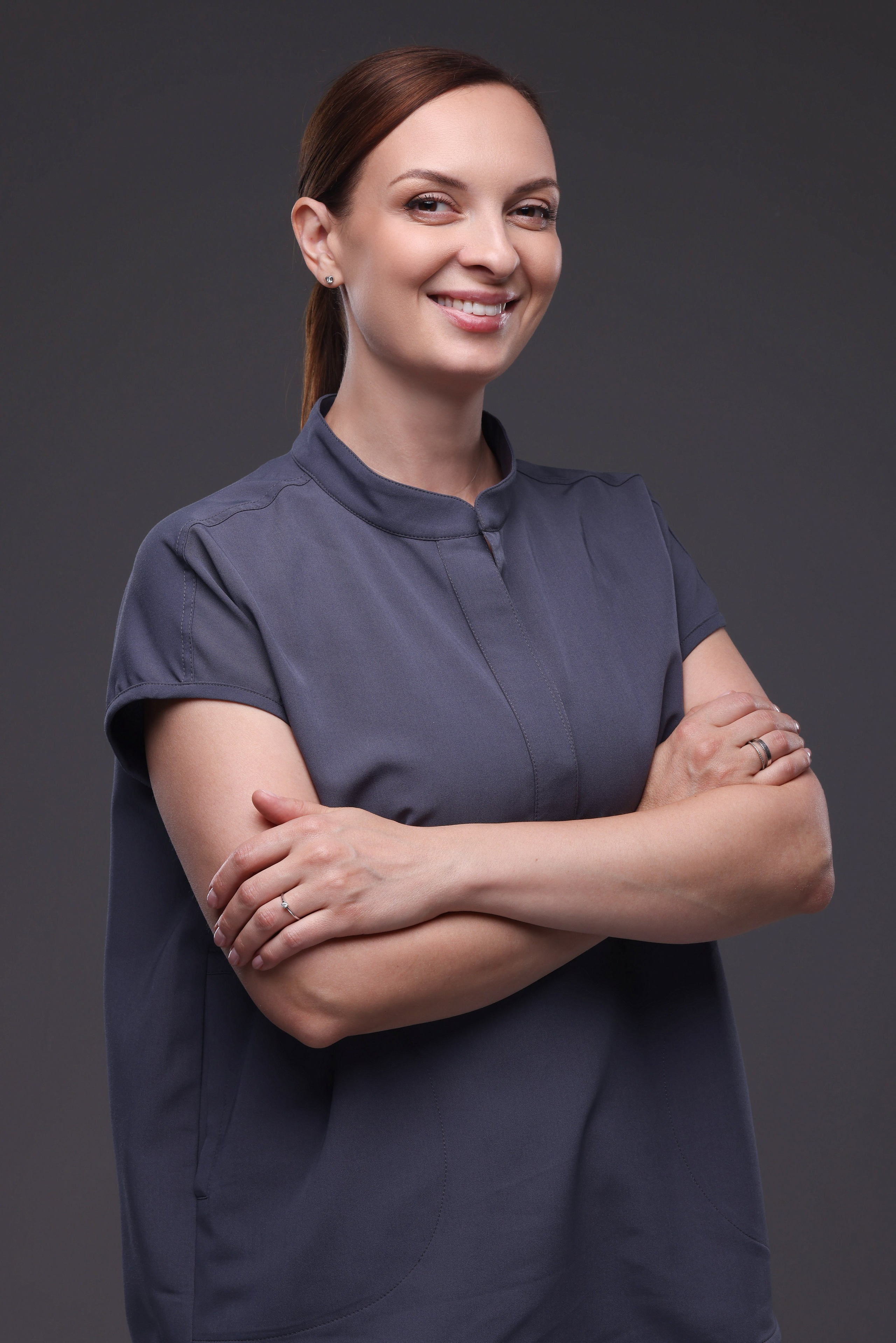 Крупные портреты врача с фокусом на эмоцию.