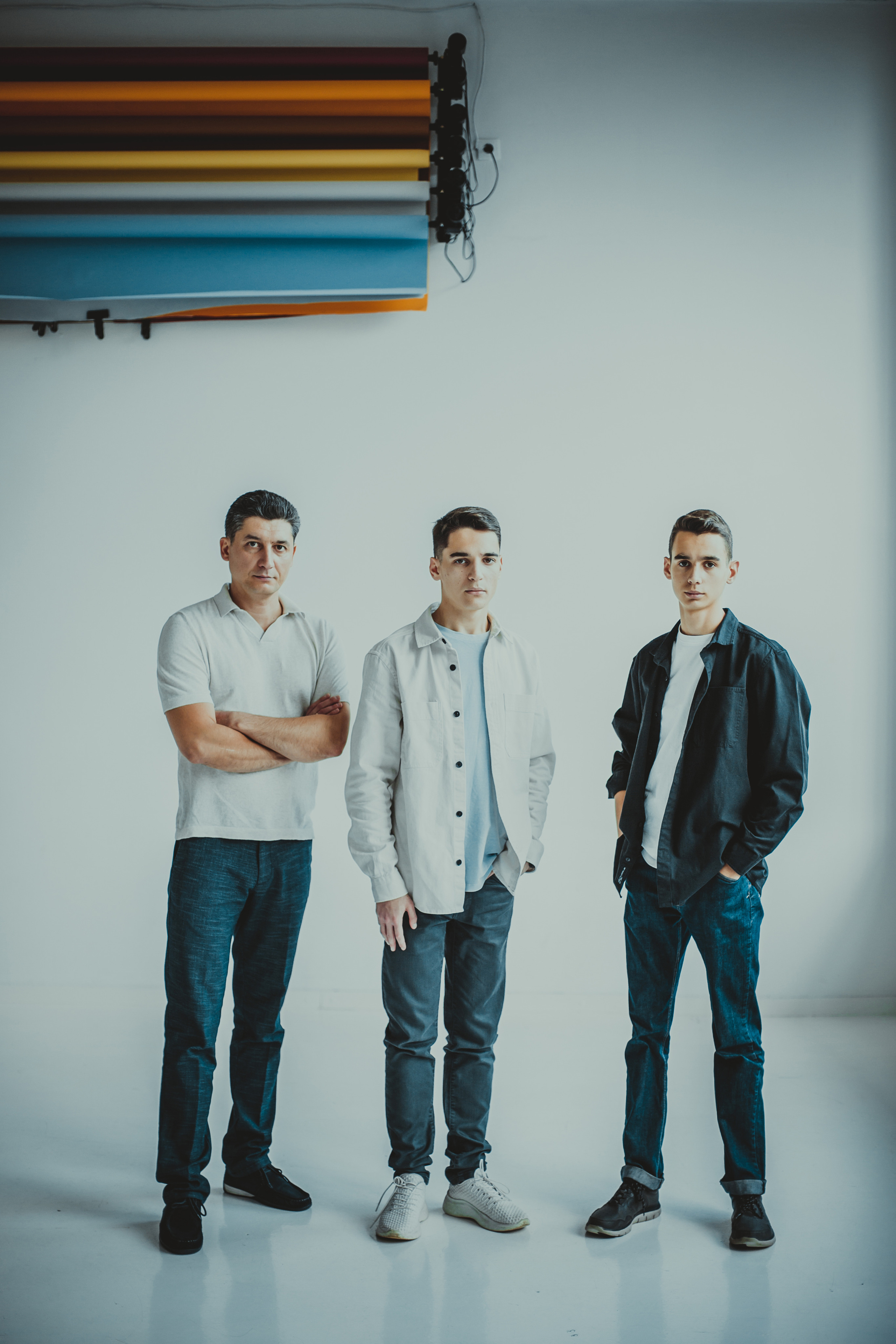 Семейная фотосессия родителей с сыновьями студентами в Studio 212. Детский, свадебный и семейный фотограф Юлия Курбатова, Санкт-Петербург