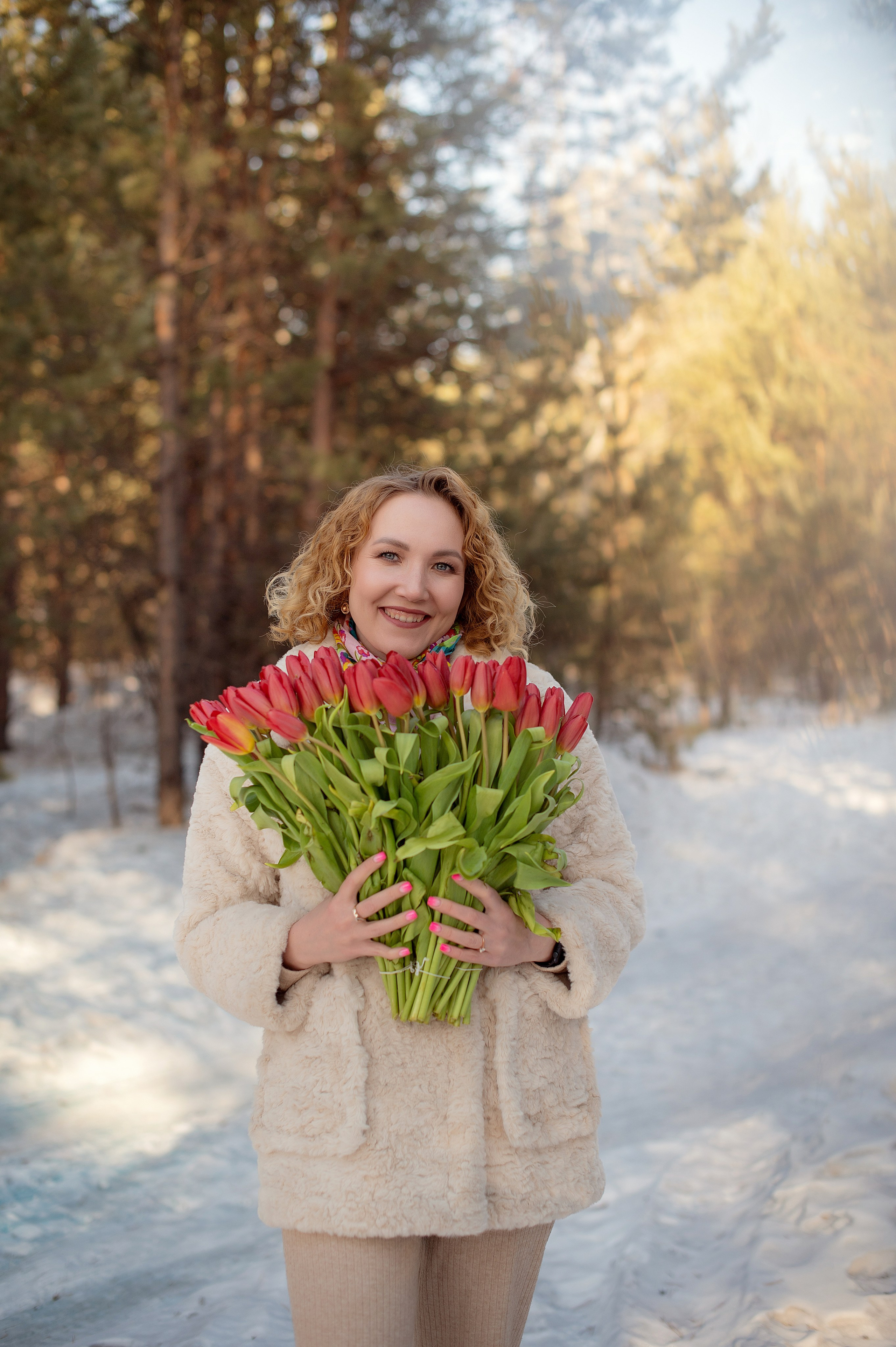Ира тюльпаны в снегу. Фотограф Виктория Воронина