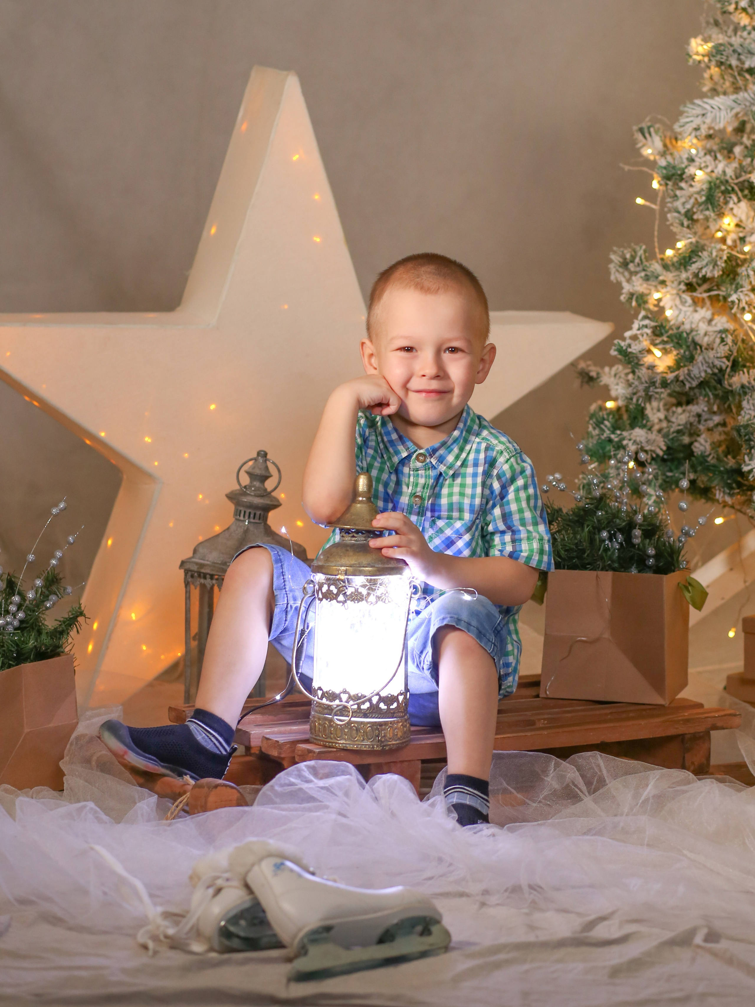 Общее фото в детском саду с выездным реквизитом в Тюмени. Выпускные альбомы в Тюмени для школ, садов, вузов спортивных секций