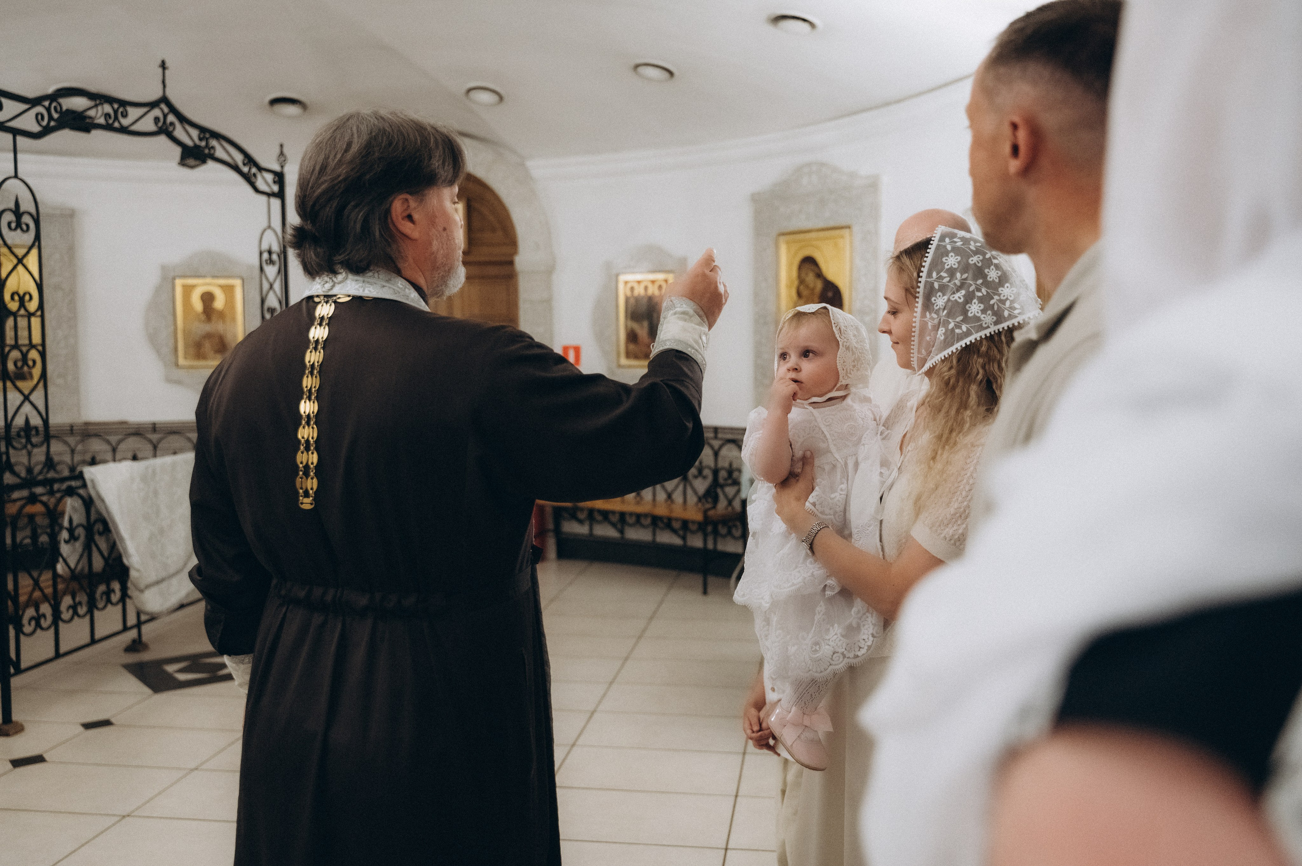 Крещение Владиславы (Криптовый храм в честь собора Новомучеников и Исповедников земли Белорусской). Семейный фотограф в Минске Дарья Дреко