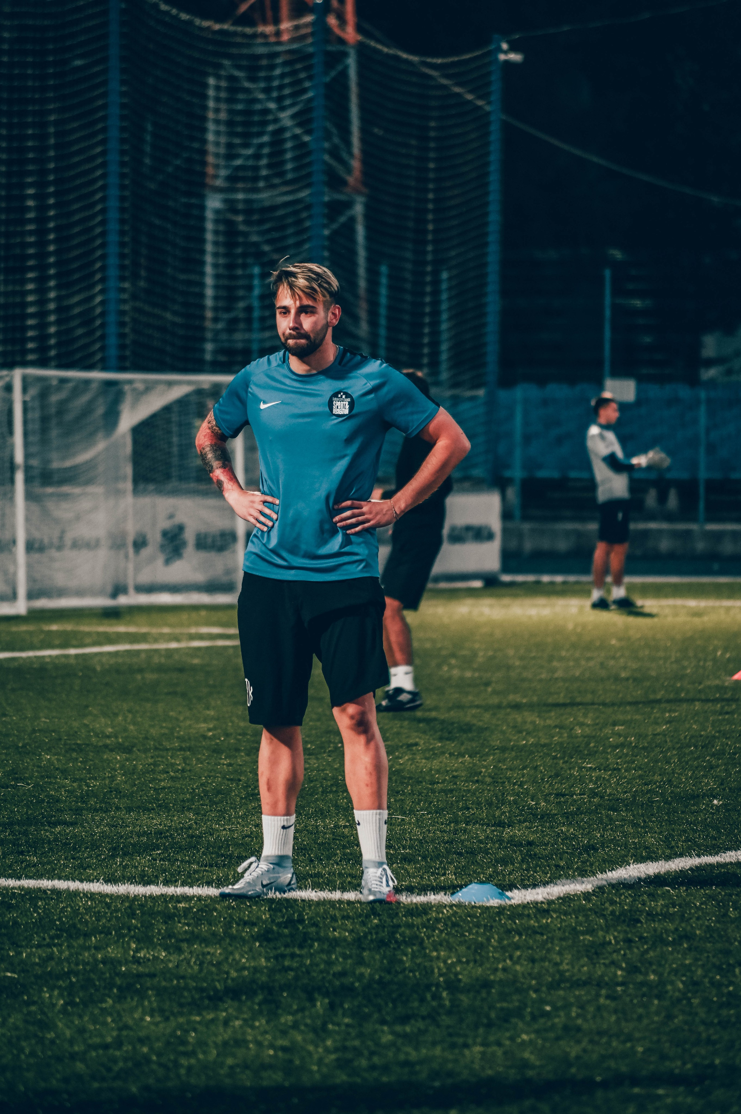 Фотосъёмка футбольной тренировки на стадионе. Фотограф Александр Орымбаев