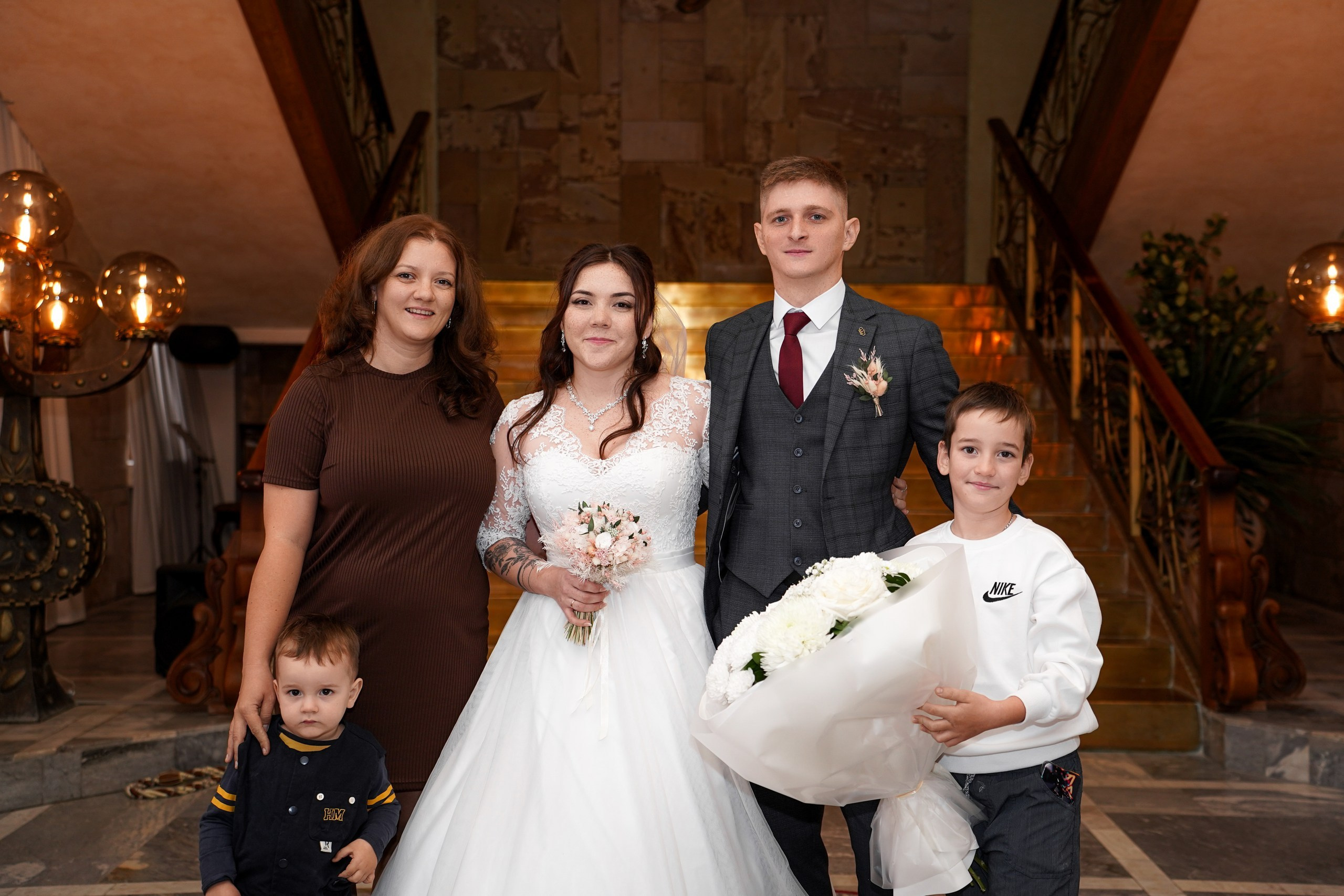 Свадебная фотосессия в Кировском ЗАГСе в Ростове-на-Дону. Фотограф Алёна Чёботова. Свадебный фотограф в Ростове-на-Дону. Таинство Крещения и Венчания, семейные фотосессии. Алёна Чёботова