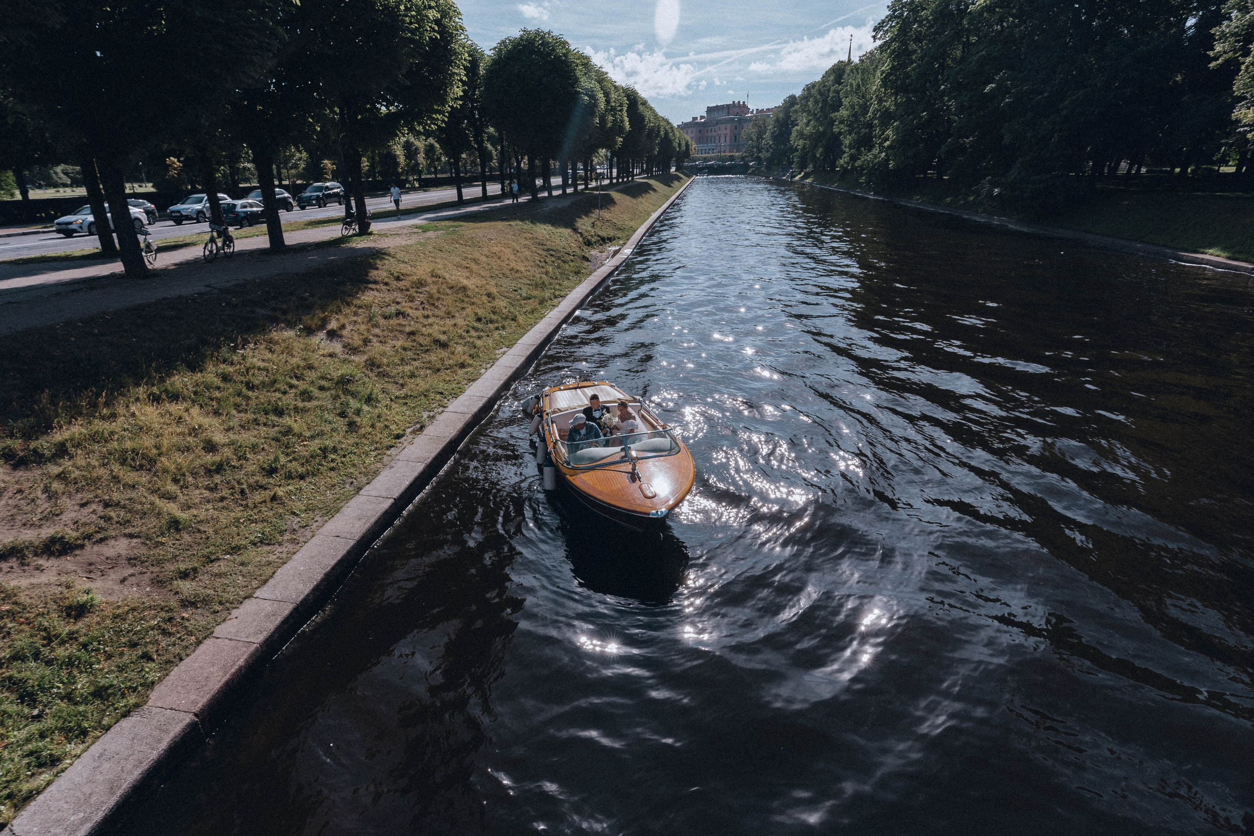 СВАДЕНБНАЯ СЬЕМКА НА КАТЕРЕ ПО КАНАЛАМ САНКТ-ПЕТЕРБУРГА И В АКВАТОРИИ НЕВЫ. Профессиональный фотограф, Санкт-Петербург — Виктория Богомолова