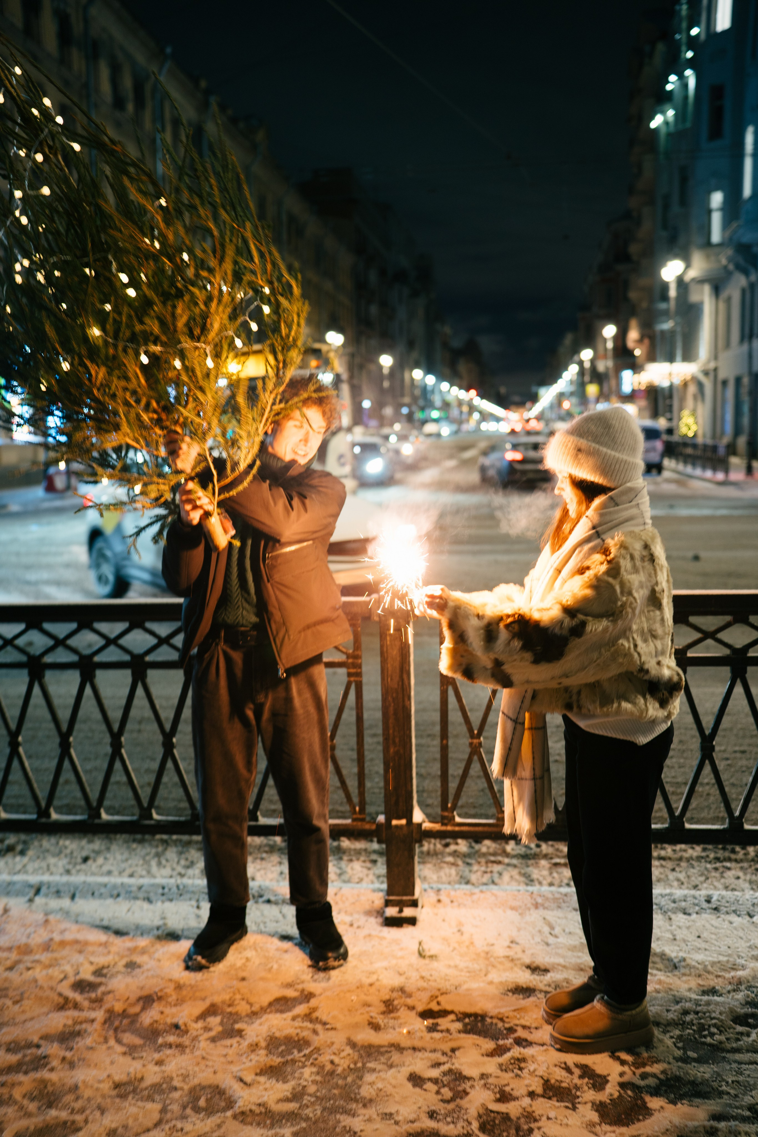НОВОГОДНЯЯ ПРОГУЛКА ПАРЫ ПО ЧЕРНЫШЕВСКОЙ ПЕРЕД НОВЫМ ГОДОМ. Профессиональный фотограф, Санкт-Петербург — Виктория Богомолова