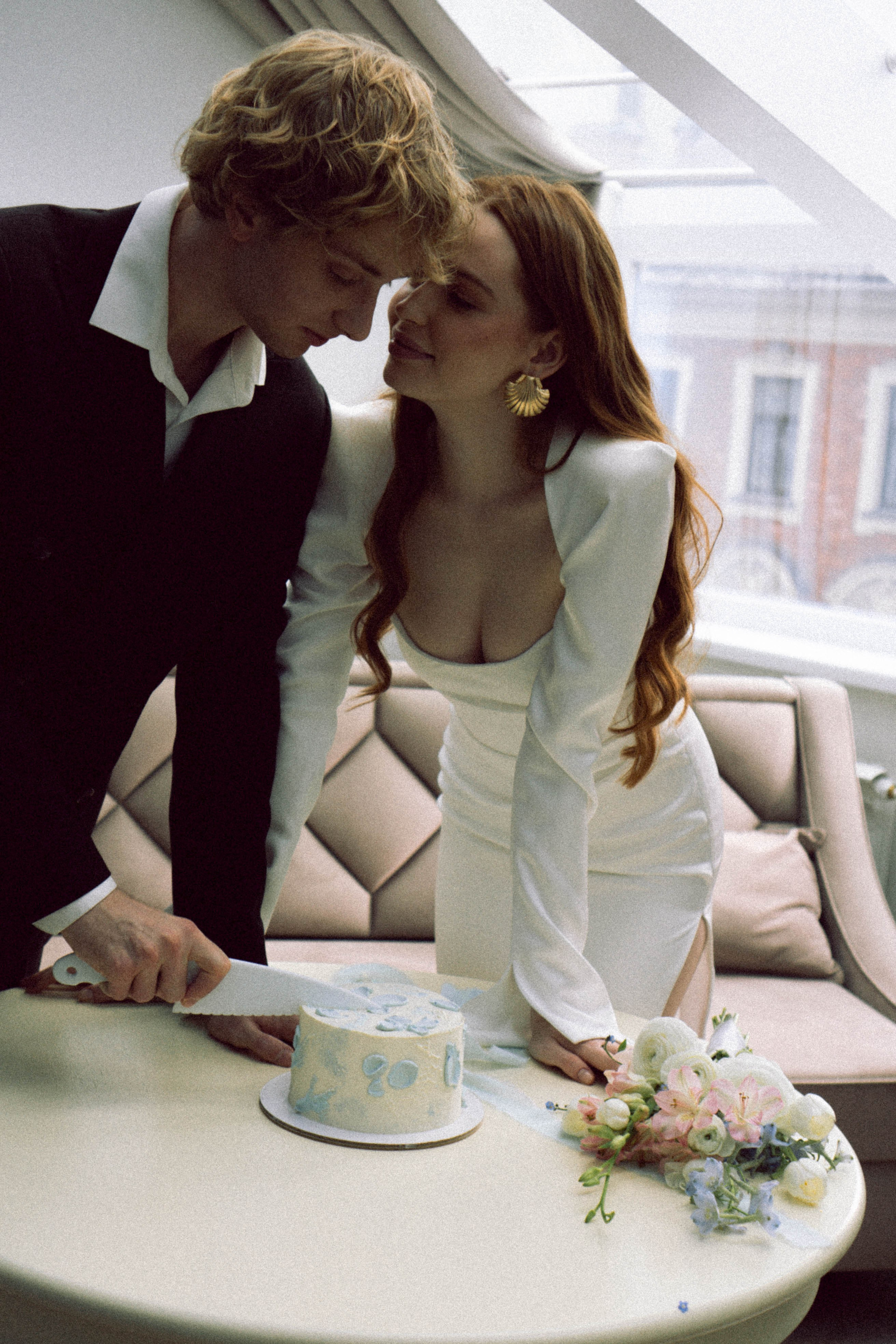 СВАДЕБНАЯ СЬЕМКА В ОТЕЛЕ. СБОРЫ ЖЕНИХА И НЕВЕСТЫ И ТАКЖЕ ТОР И ПОДГОТОВКА К ПРОГУЛКЕ. Профессиональный фотограф, Санкт-Петербург — Виктория Богомолова