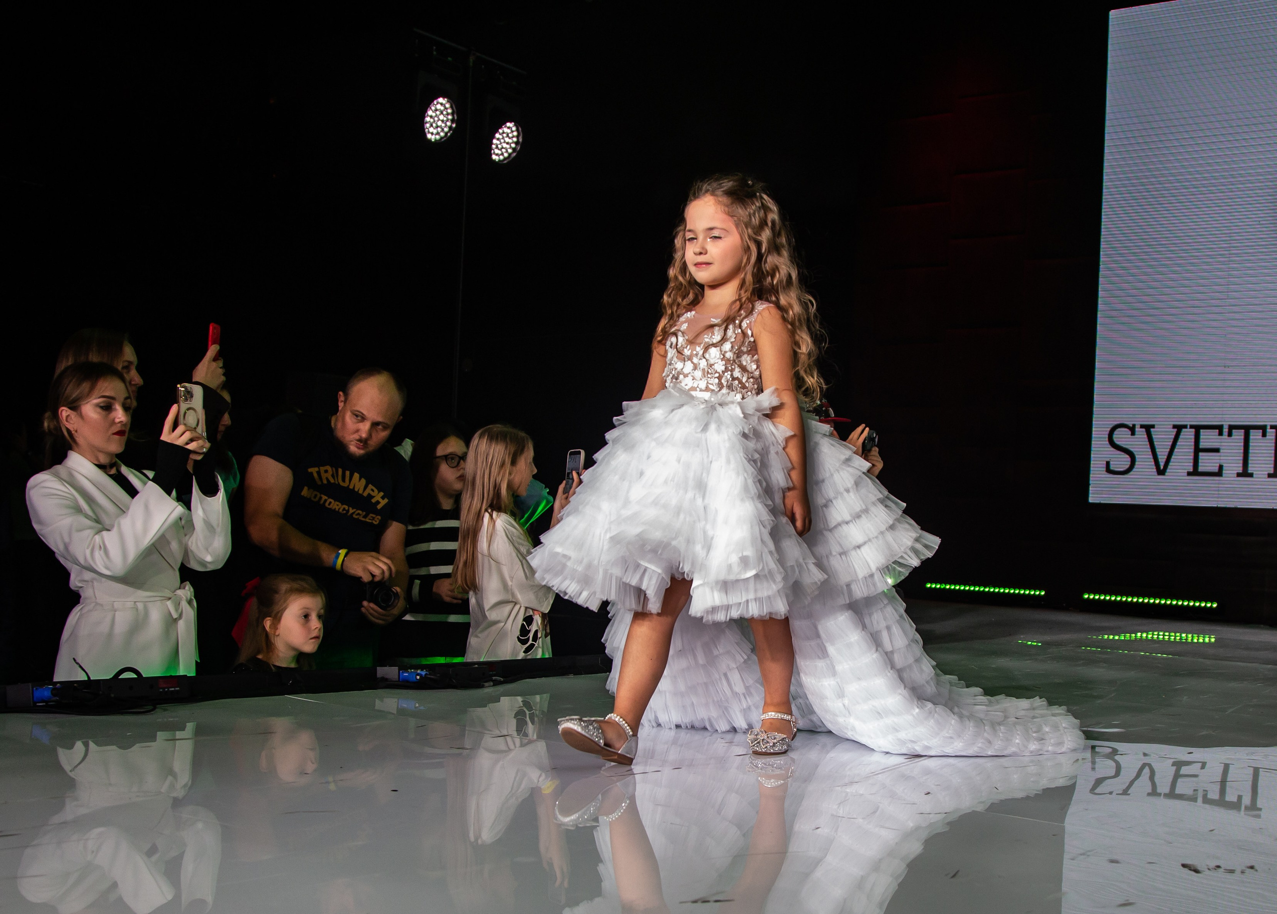 MFFRUSSIA (Moscow Fashion Fair Russia) Репортажная. Фотограф Надежда Абаренова