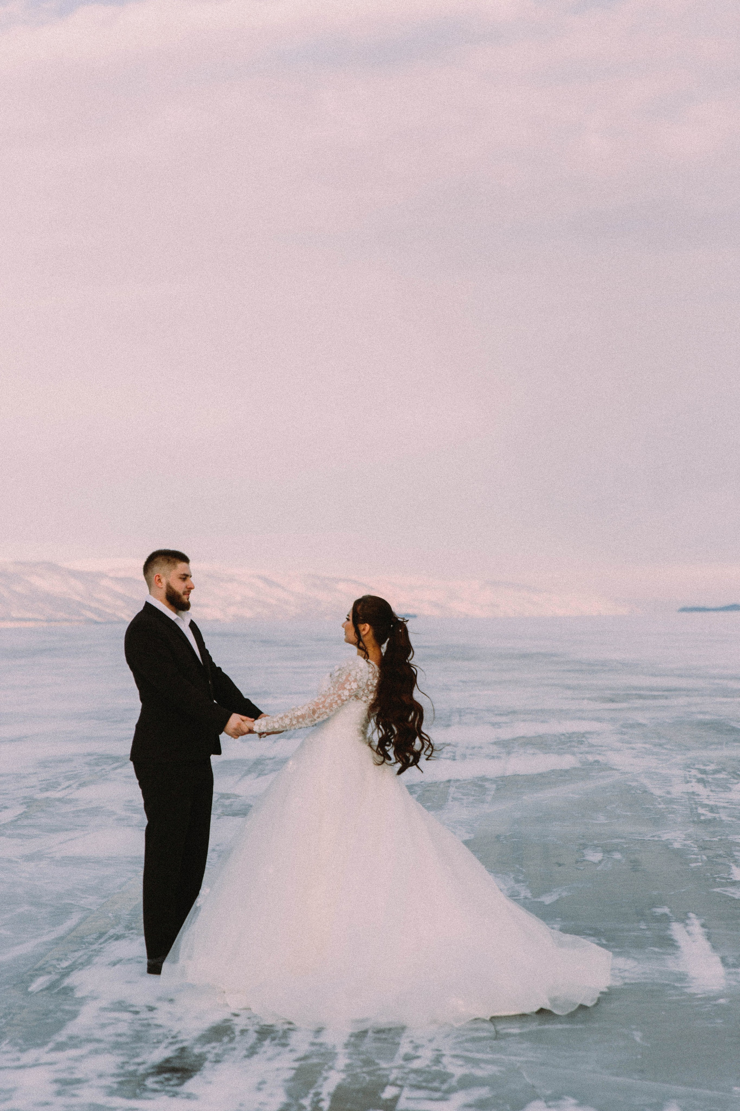 Свадебная зимняя съемка на Байкале. Главная