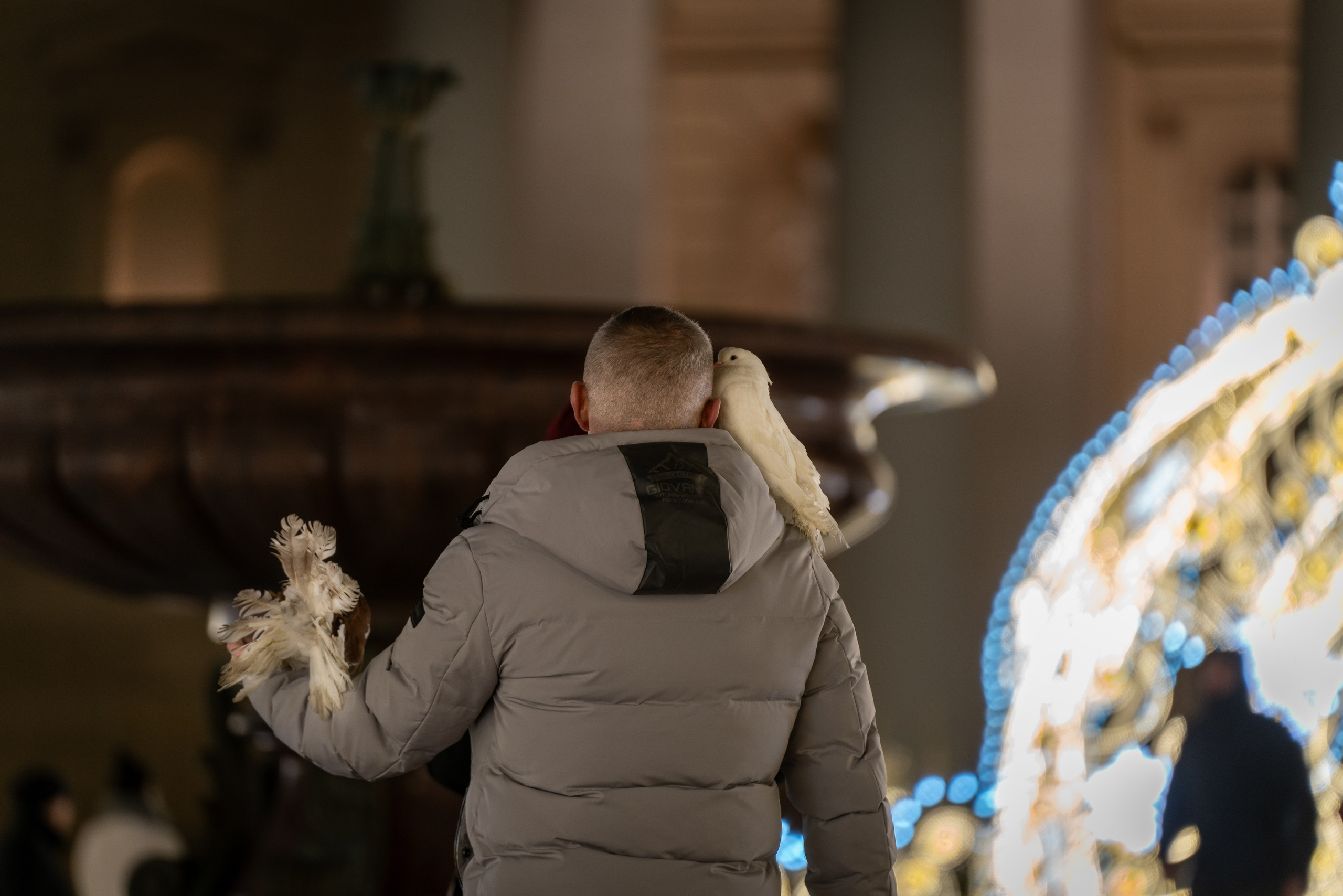 УЛИЦЫ. ПОБУДЬ ЗДЕСЬ И ЦЕЛЕЕ БУДЕТ ЭТОТ МИР