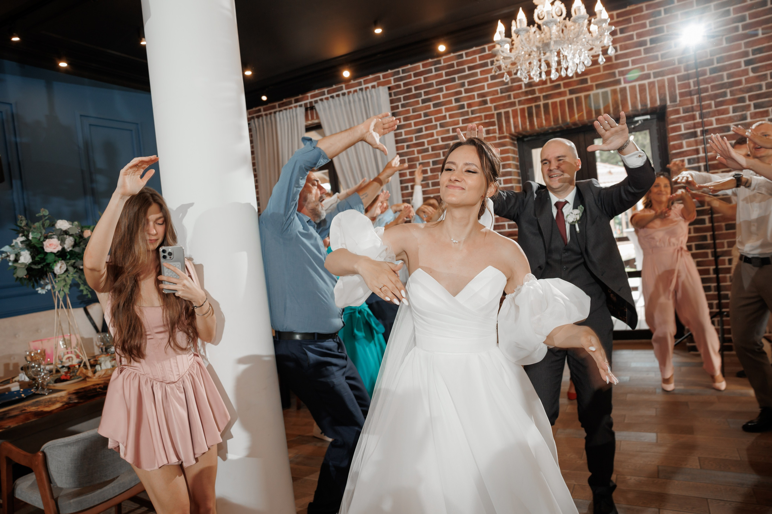 Полина и Дмитрий, загородный клуб «Барин», ЗАГС в г. Пушкино. Свадебный и репортажный фотограф (Москва, Королев и другие)