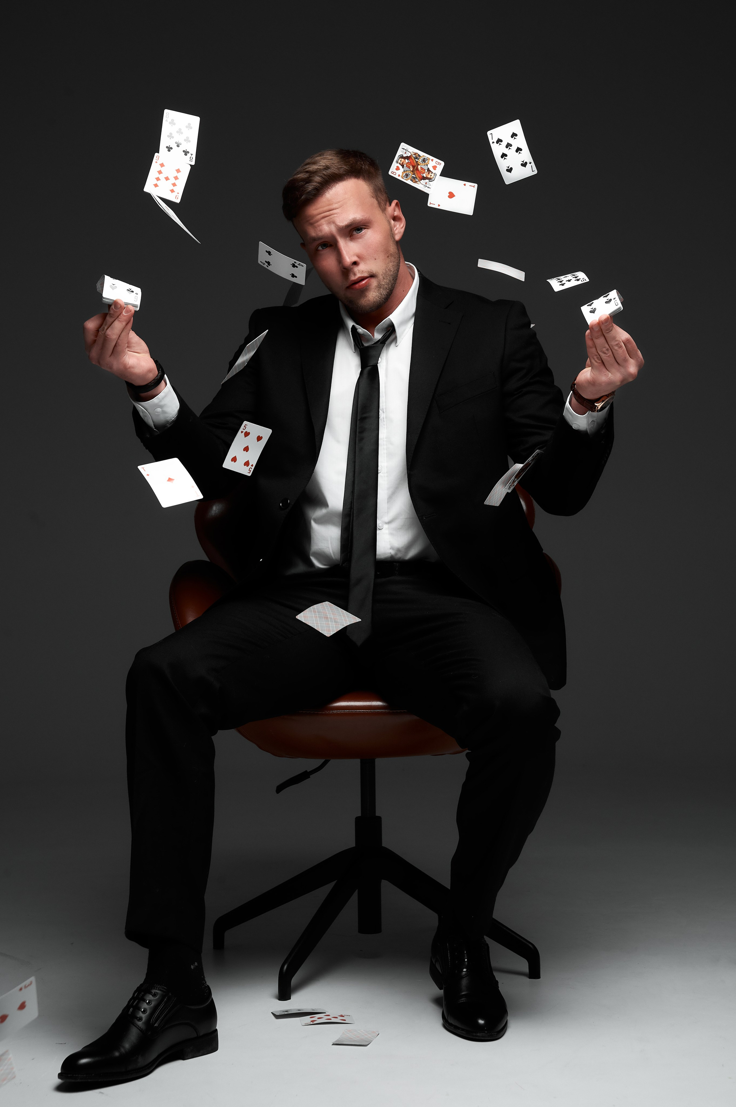 Мужской портрет с акцентом на текстуры, свет и характер