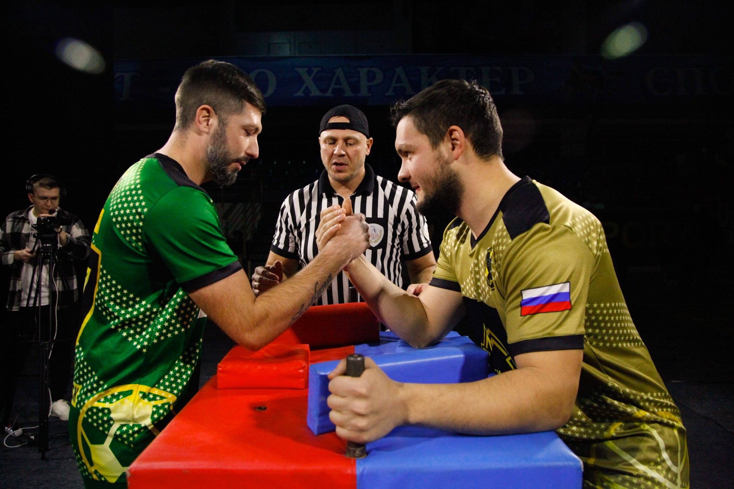 АРМРЕСТЛИНГ. Фото. Спортивный фотограф, трансляция, звук и свет в Новосибирске