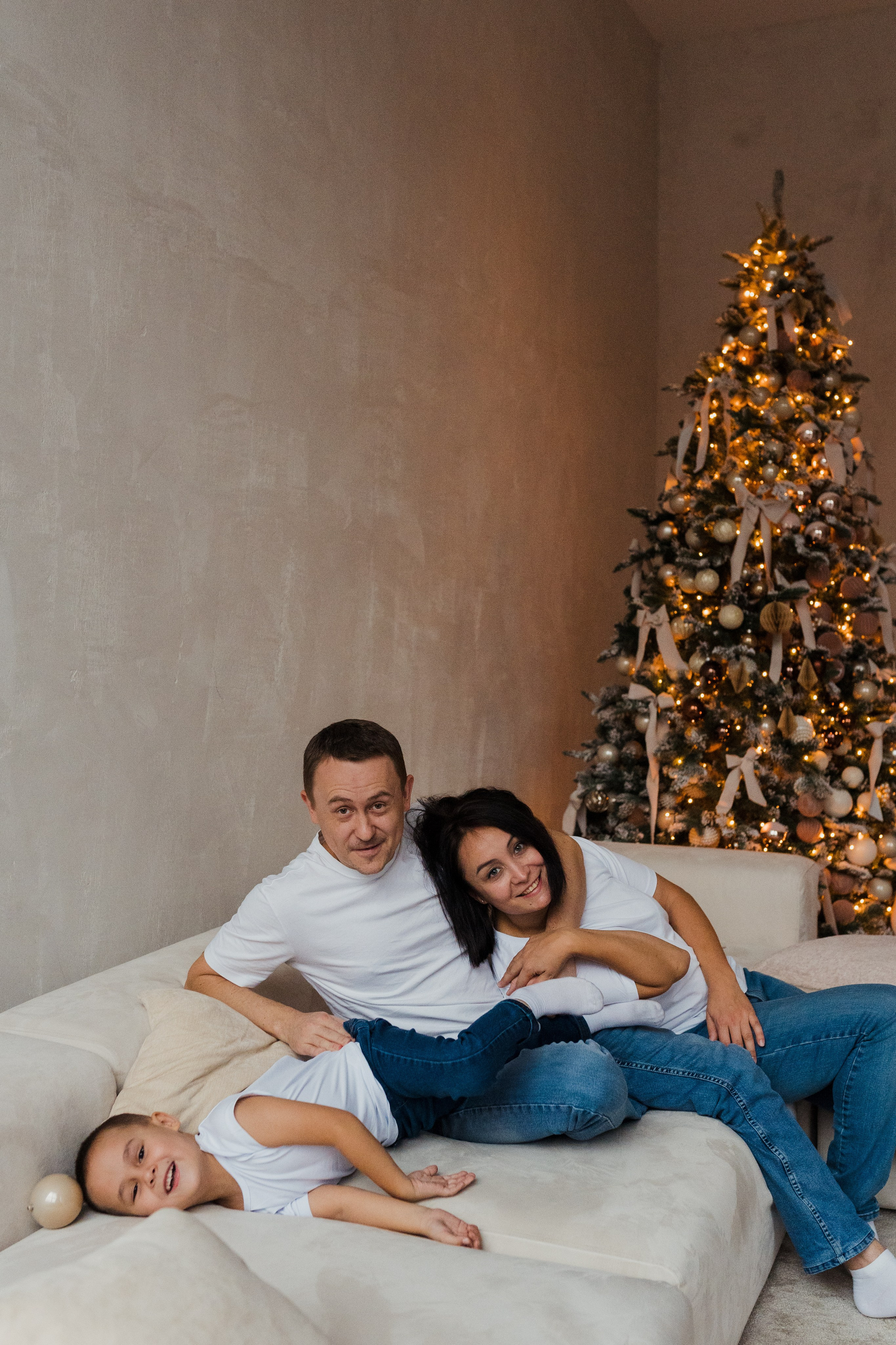 Семейная фотосессия в студии в Москве, семейный фотограф Анна Полушина. Свадебный фотограф в Москве Анна Полушина