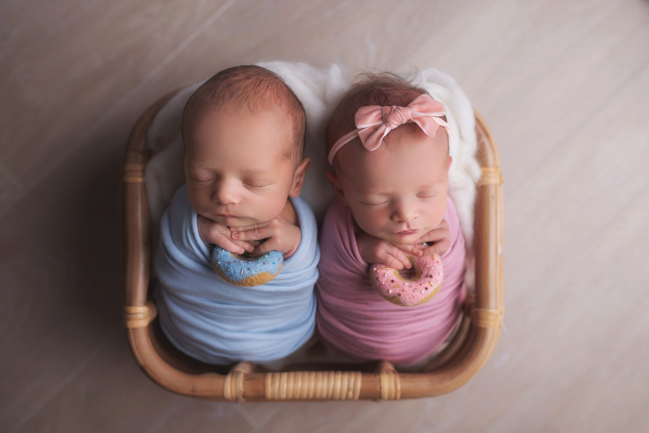 Двойня. Кобякова Мария. Фотограф новорождённых и детей до года город ИРКУТСК