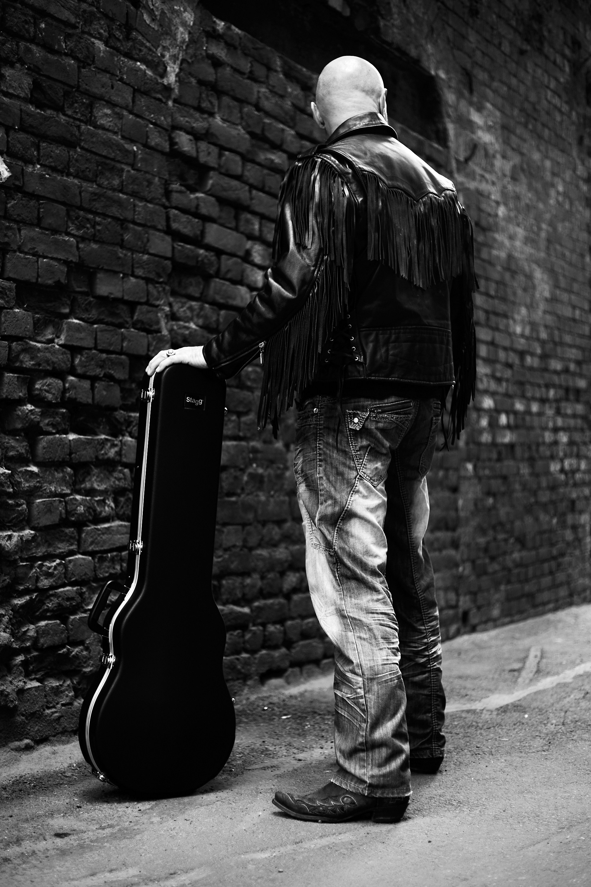 На улице (ЧБ)