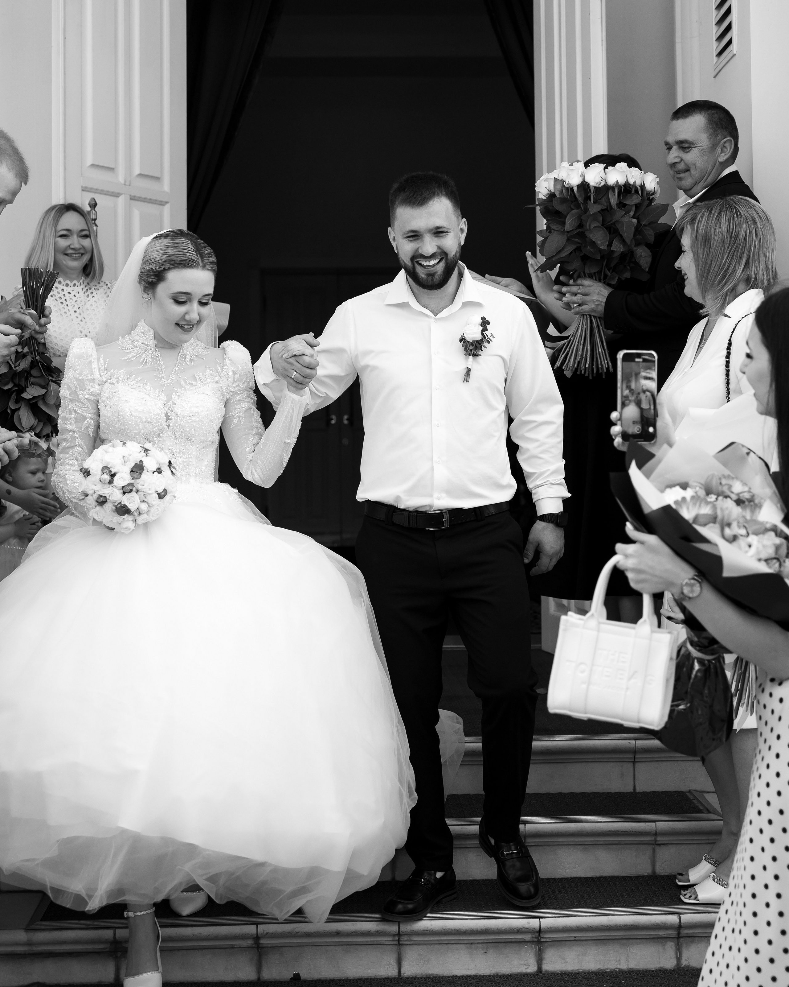 Выход молодоженов из Екатерининского зала.