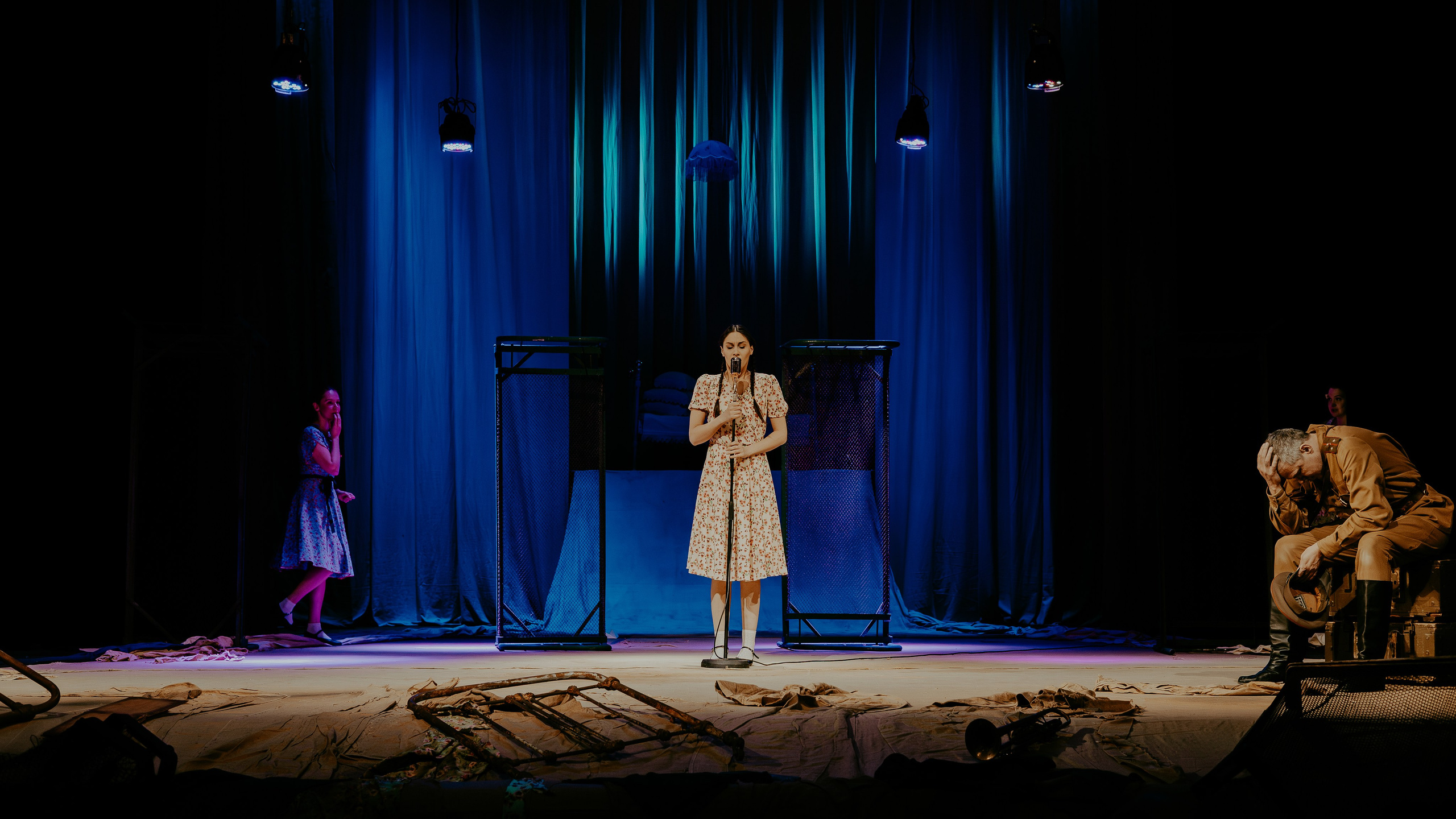 Театр Юного Зрителя " Не покидай меня». Фотограф Марк Файзулин