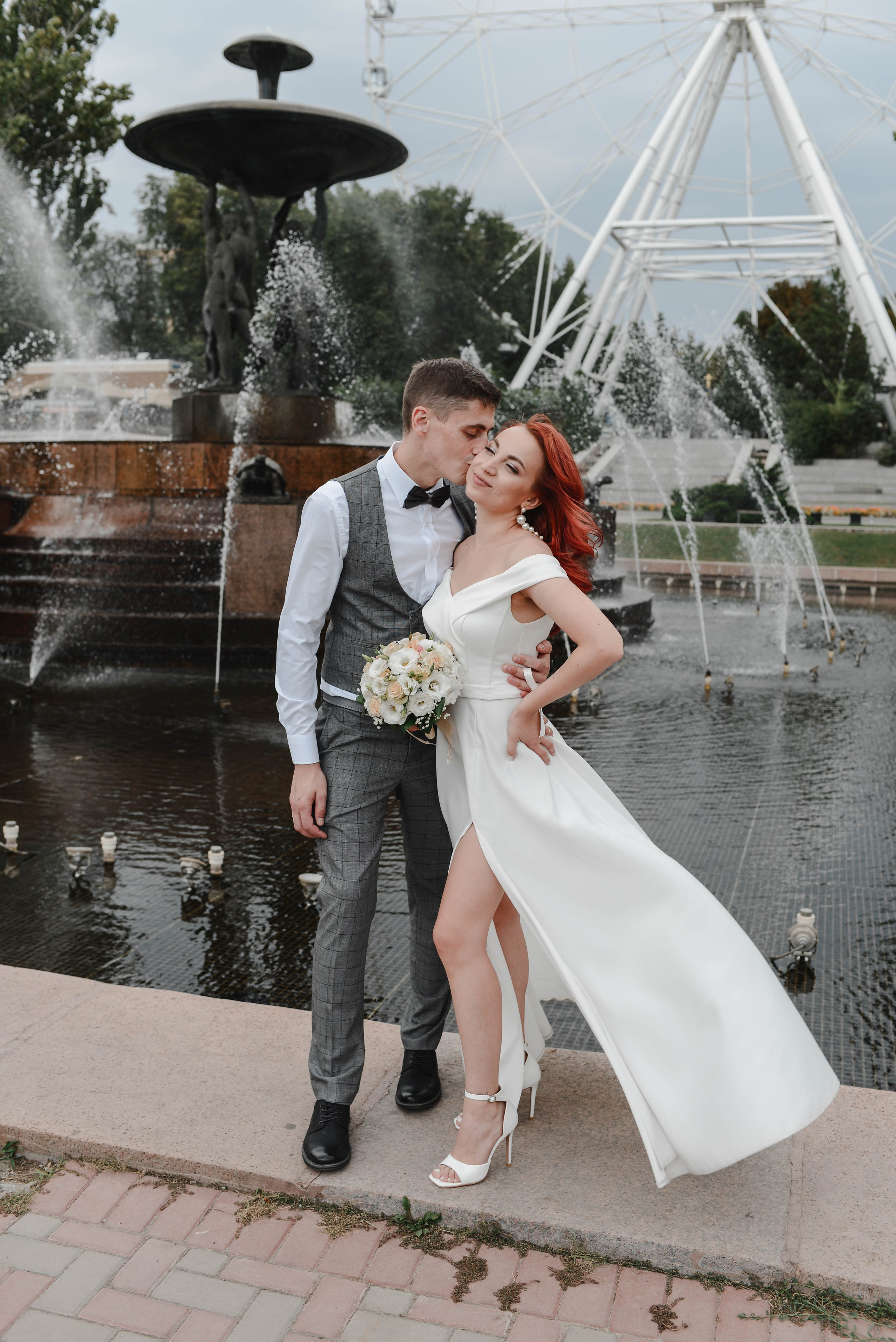 Свадебная прогулка по городу. Фотограф Ярута Оксана / Ростов-на-Дону