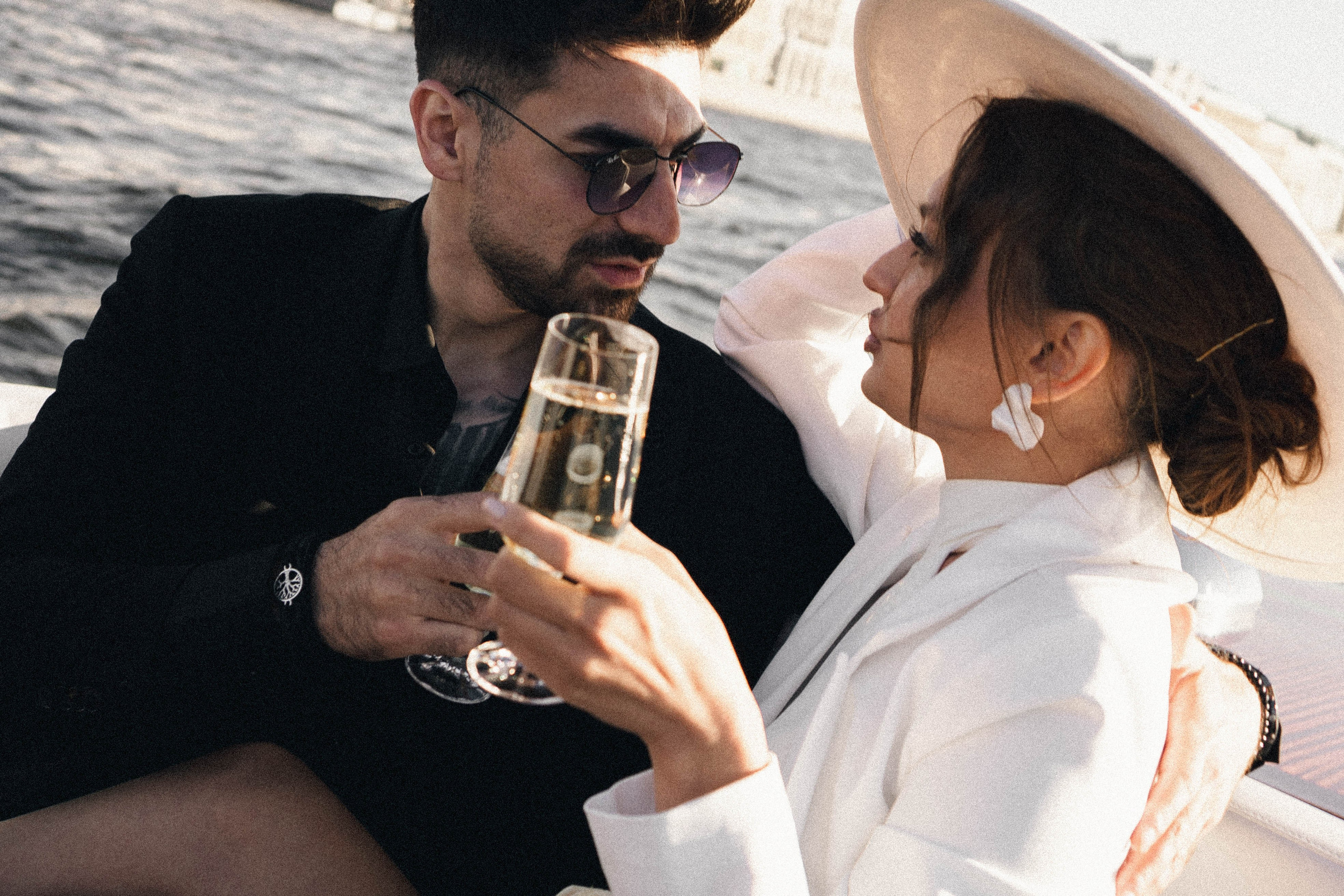 СВАДЕНБНАЯ СЬЕМКА НА КАТЕРЕ ПО КАНАЛАМ САНКТ-ПЕТЕРБУРГА И В АКВАТОРИИ НЕВЫ. Профессиональный фотограф, Санкт-Петербург — Виктория Богомолова