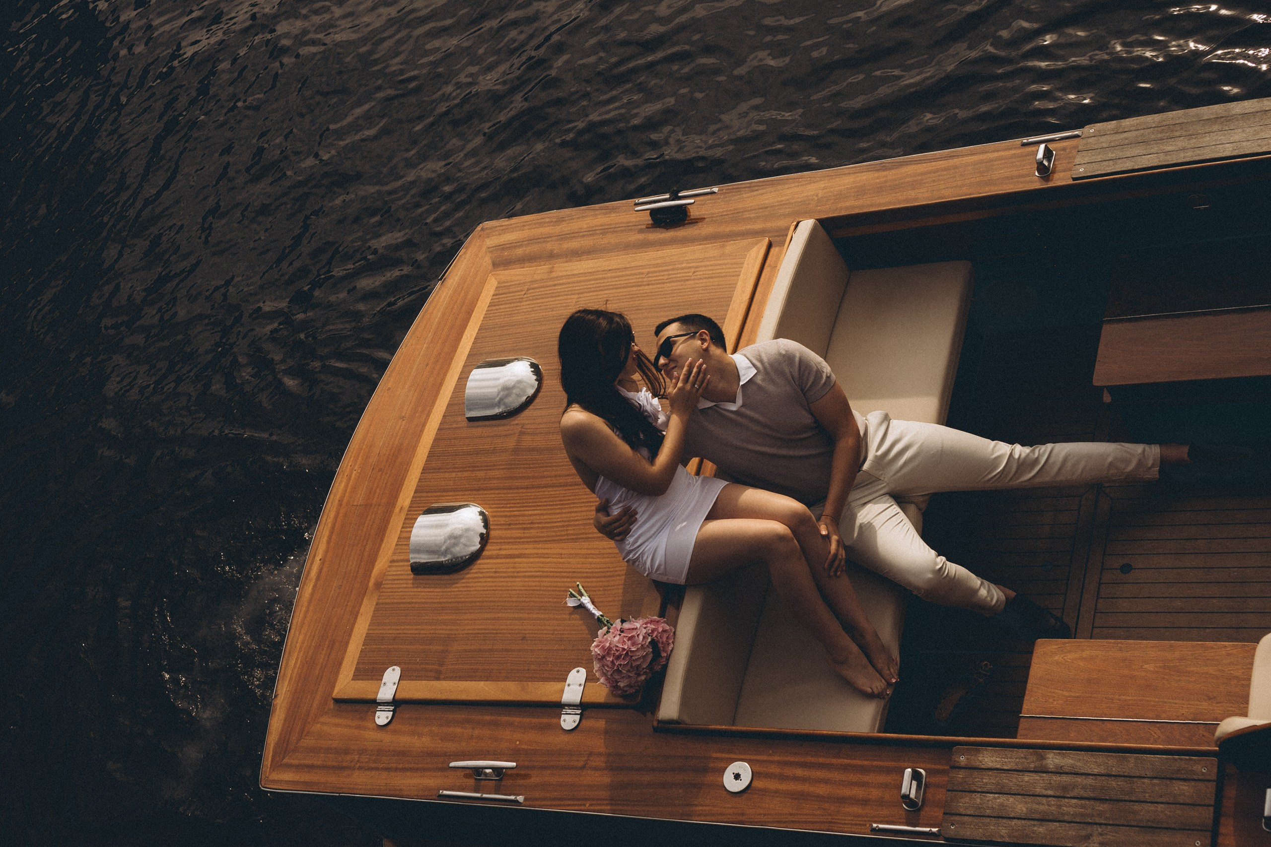 СВАДЕНБНАЯ СЬЕМКА НА КАТЕРЕ ПО КАНАЛАМ САНКТ-ПЕТЕРБУРГА И В АКВАТОРИИ НЕВЫ. Профессиональный фотограф, Санкт-Петербург — Виктория Богомолова