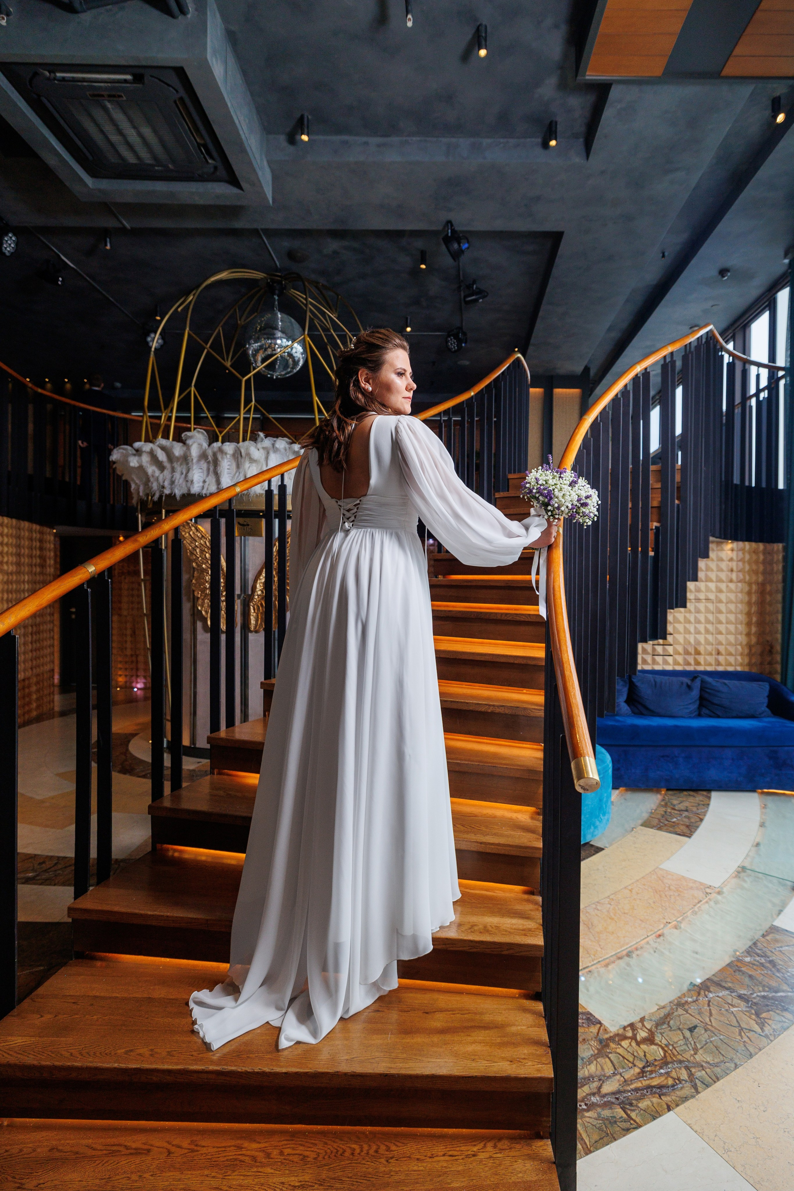 Фотограф на регистрацию в ЗАГС Москва Сити Birds Башня ОКО. Примеры фото, отзывы молодоженов и заявка на регистрацию через официальный сайт.