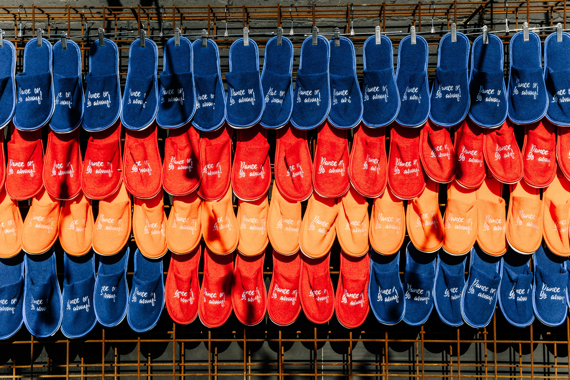 Drink, dance, kiss or go away. Алина Посторонка